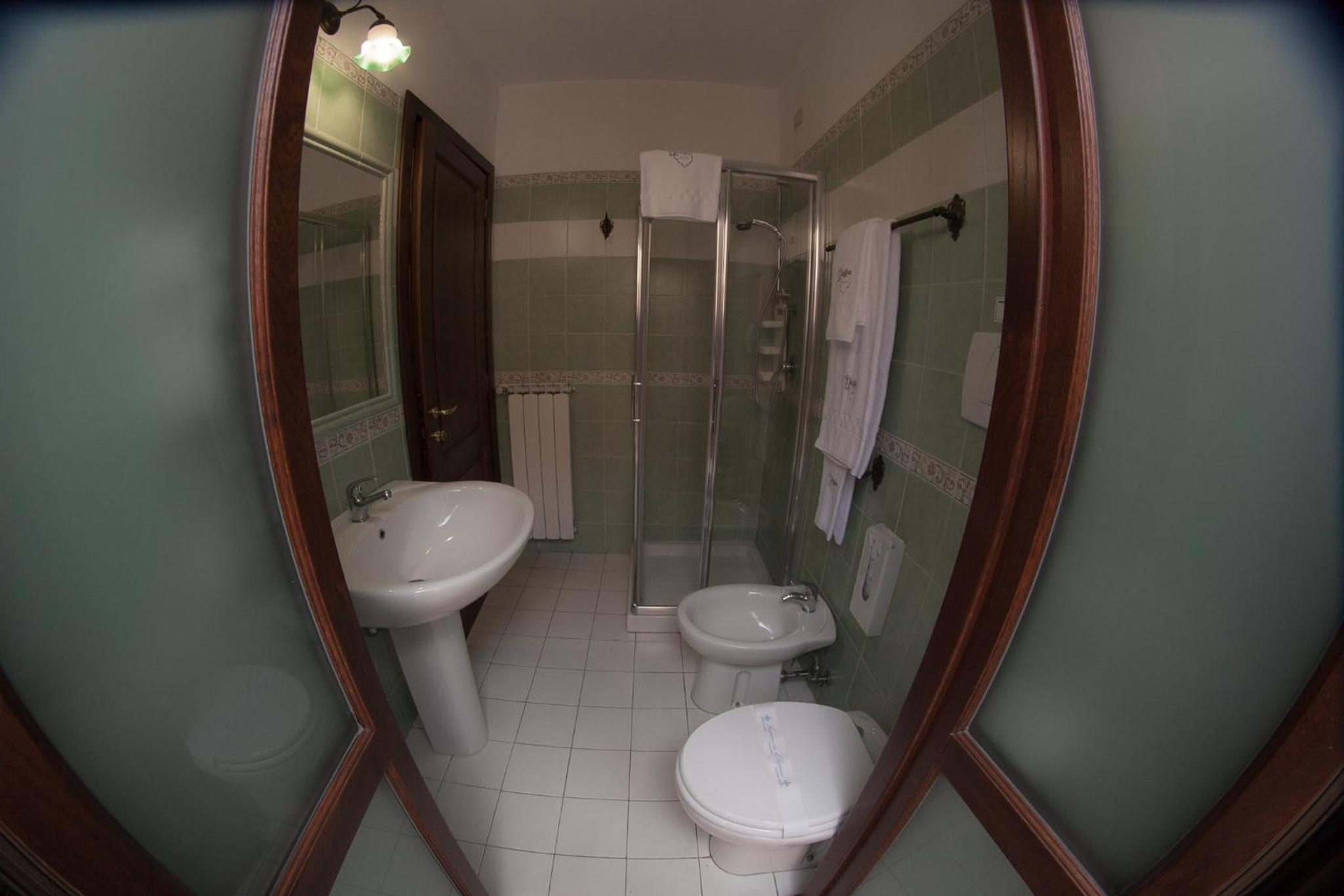 Double Room with Balcony - Photo 5