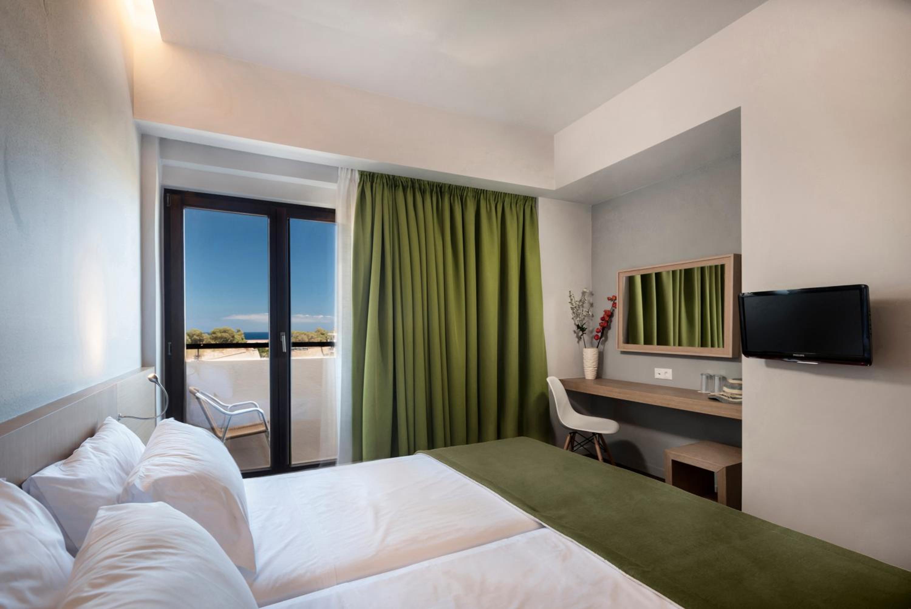 Double or Twin Room - Photo 5