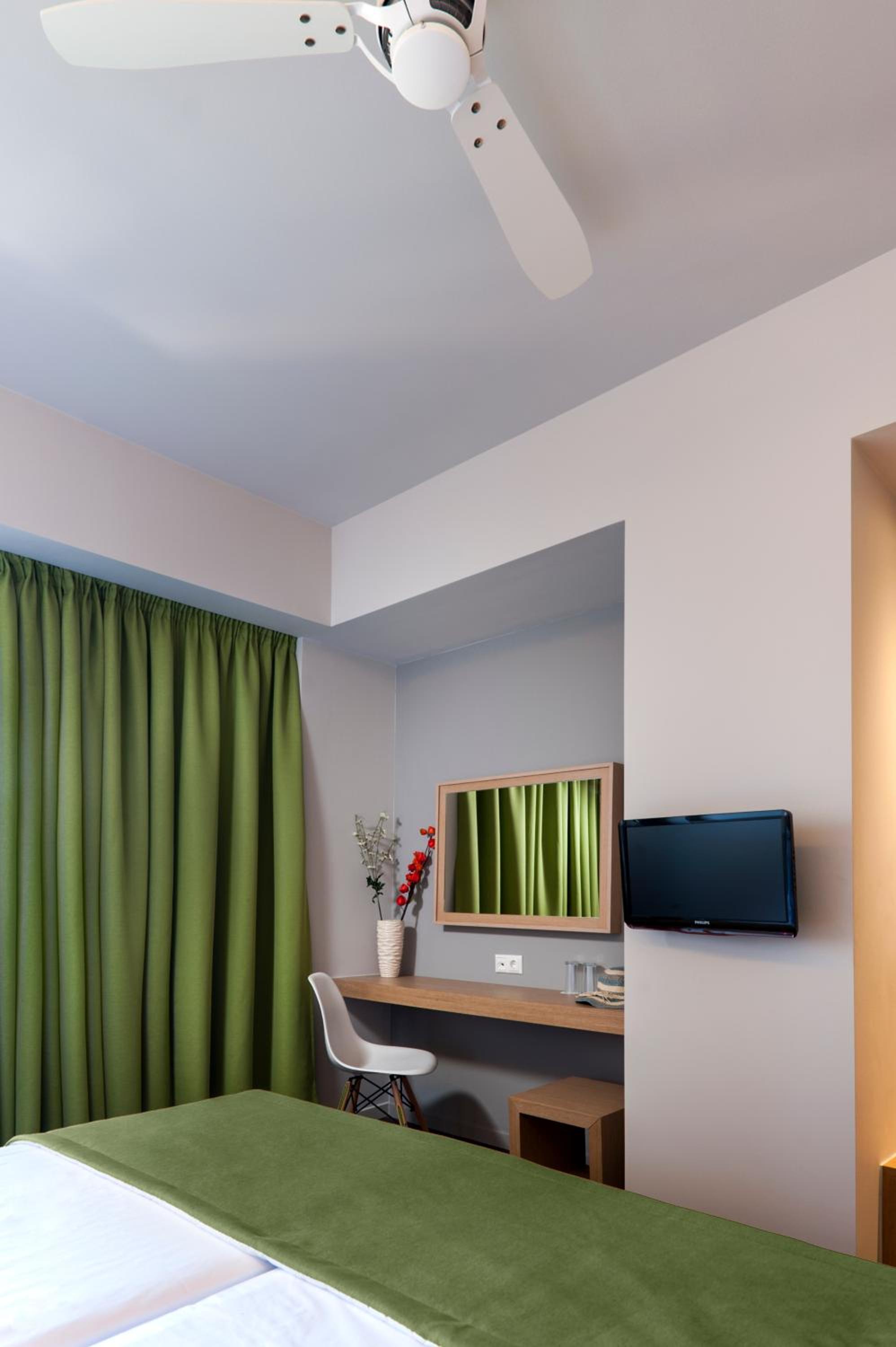Double or Twin Room - Photo 8