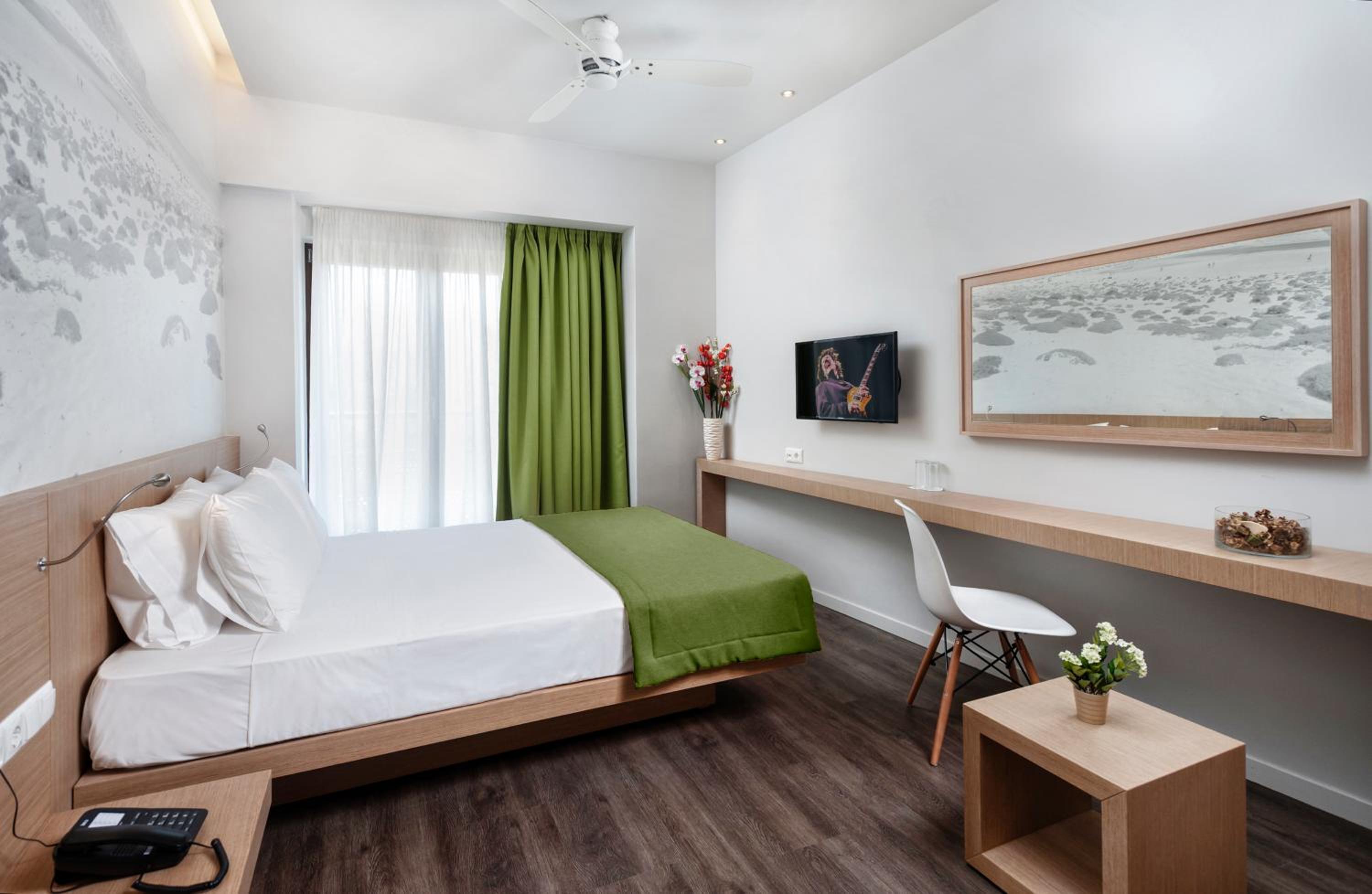 Double or Twin Room - Photo 9