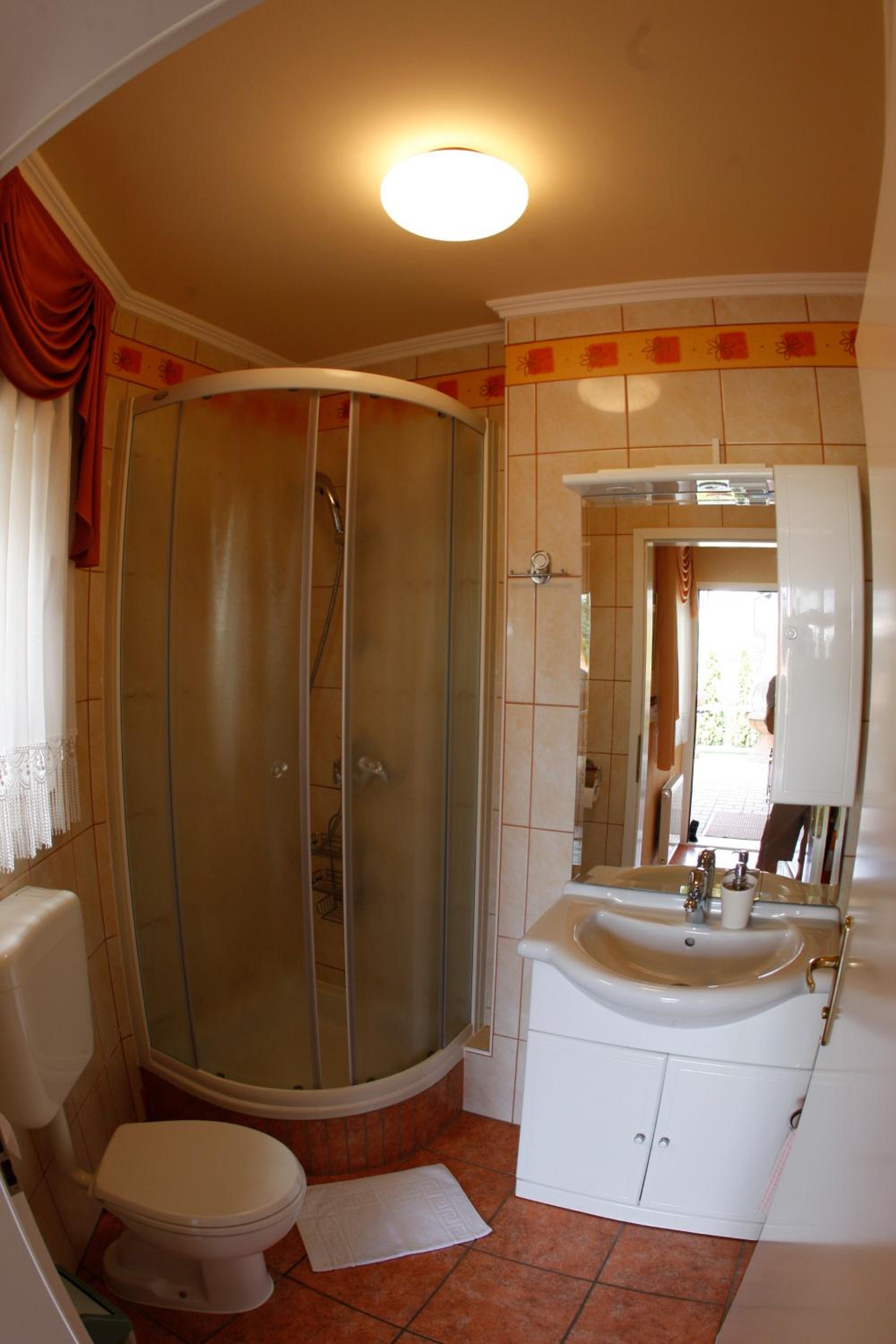 Double Room - Photo 5