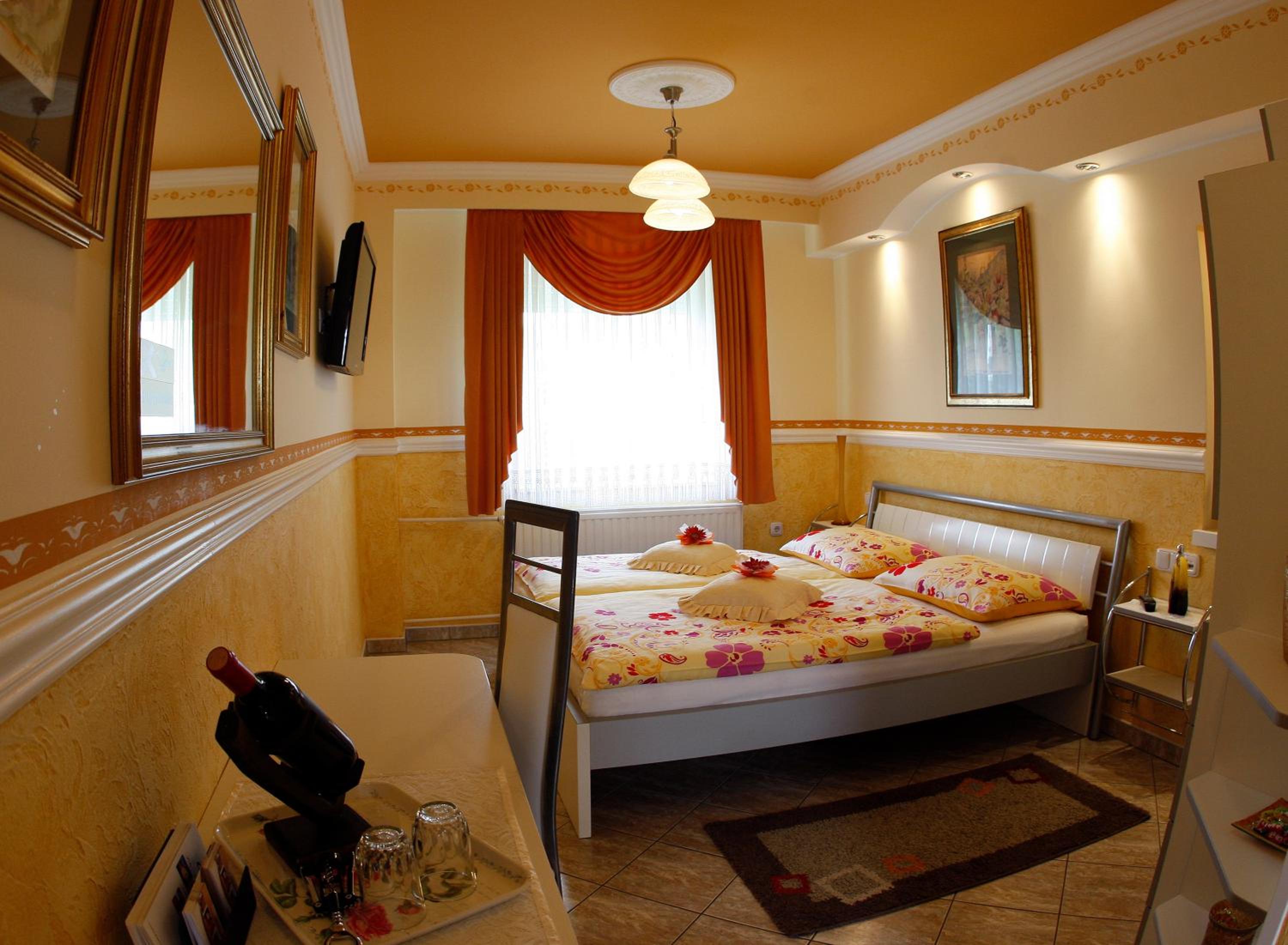 Deluxe Double Room with Extra Bed - Photo 4