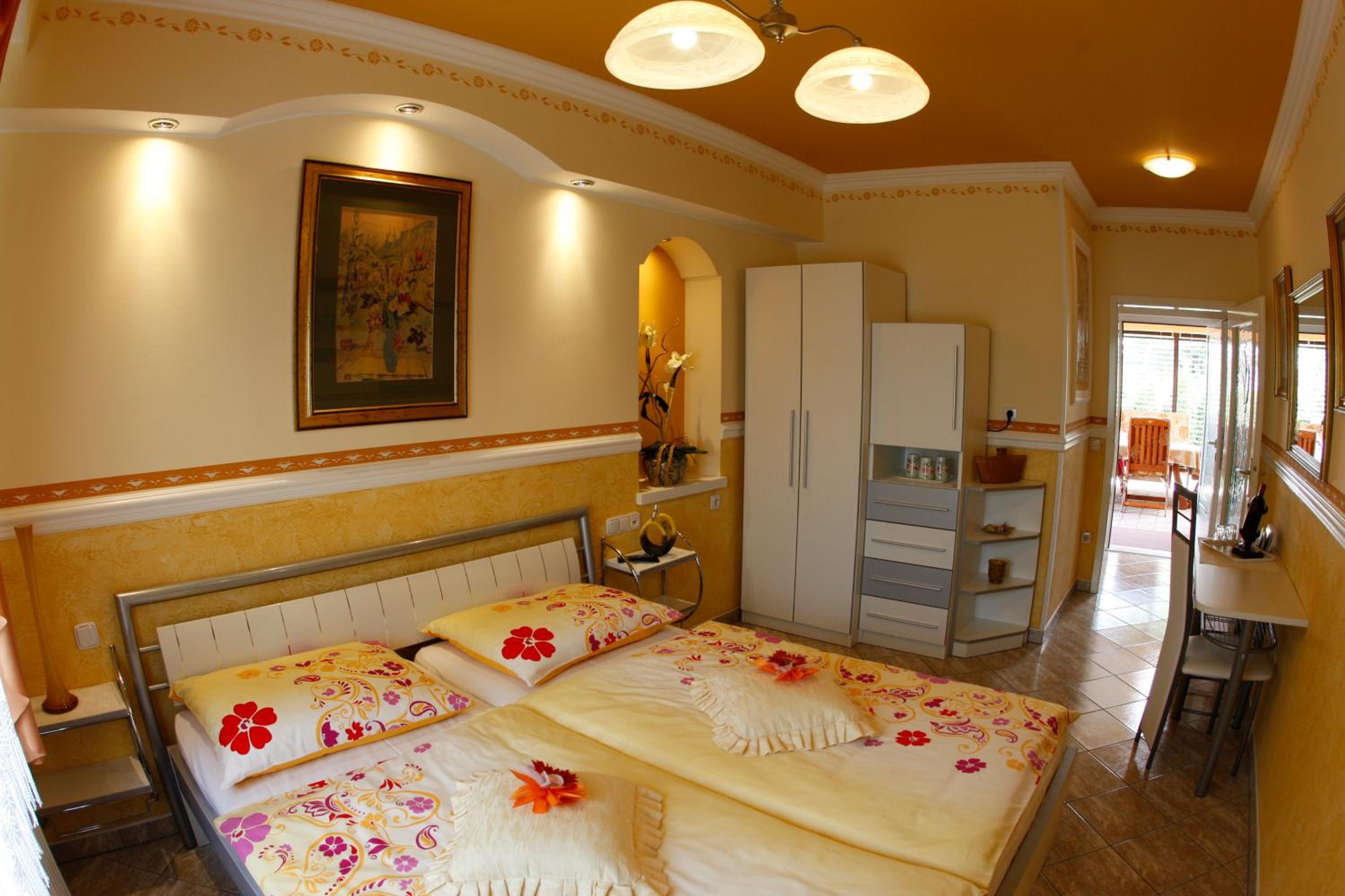 Deluxe Double Room with Extra Bed - Photo 2