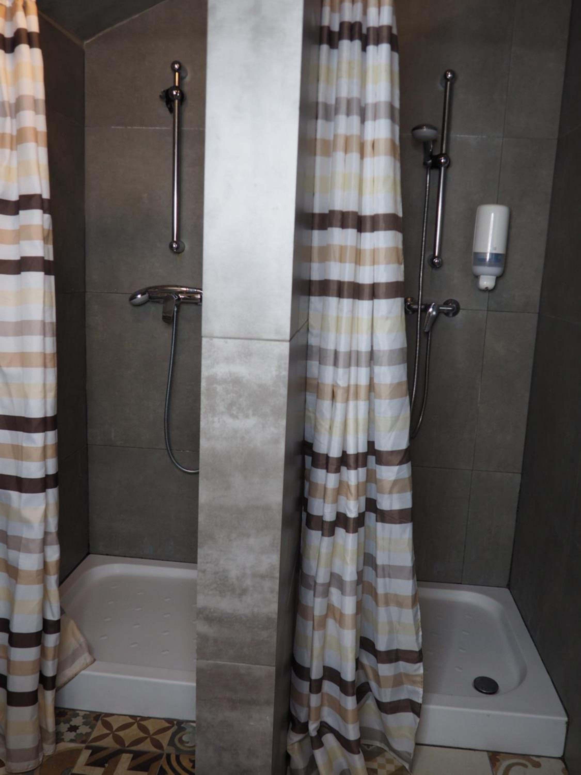 Budget Double Room - Photo 19