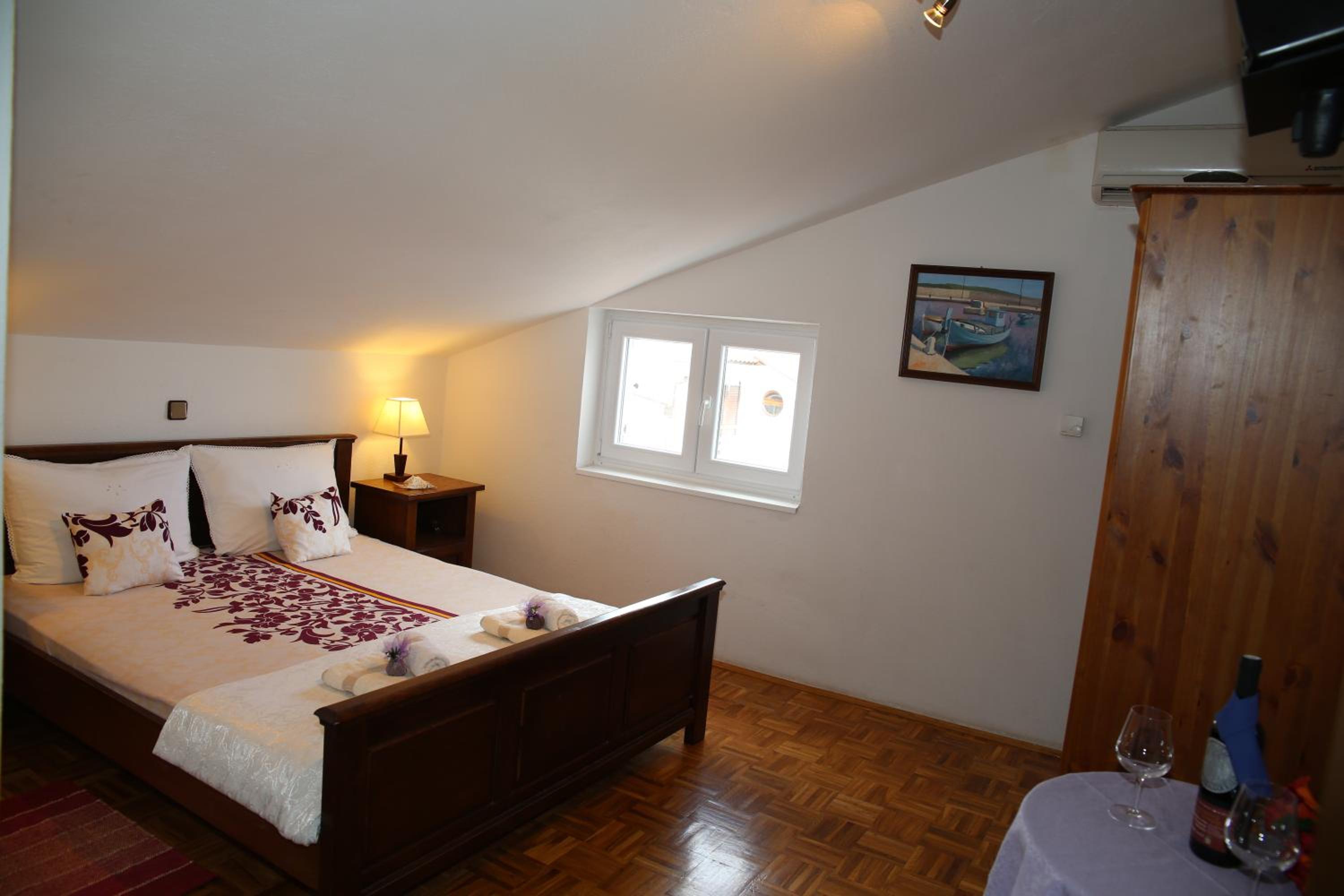 Two-Bedroom Apartment with Balcony and Sea View - Photo 1
