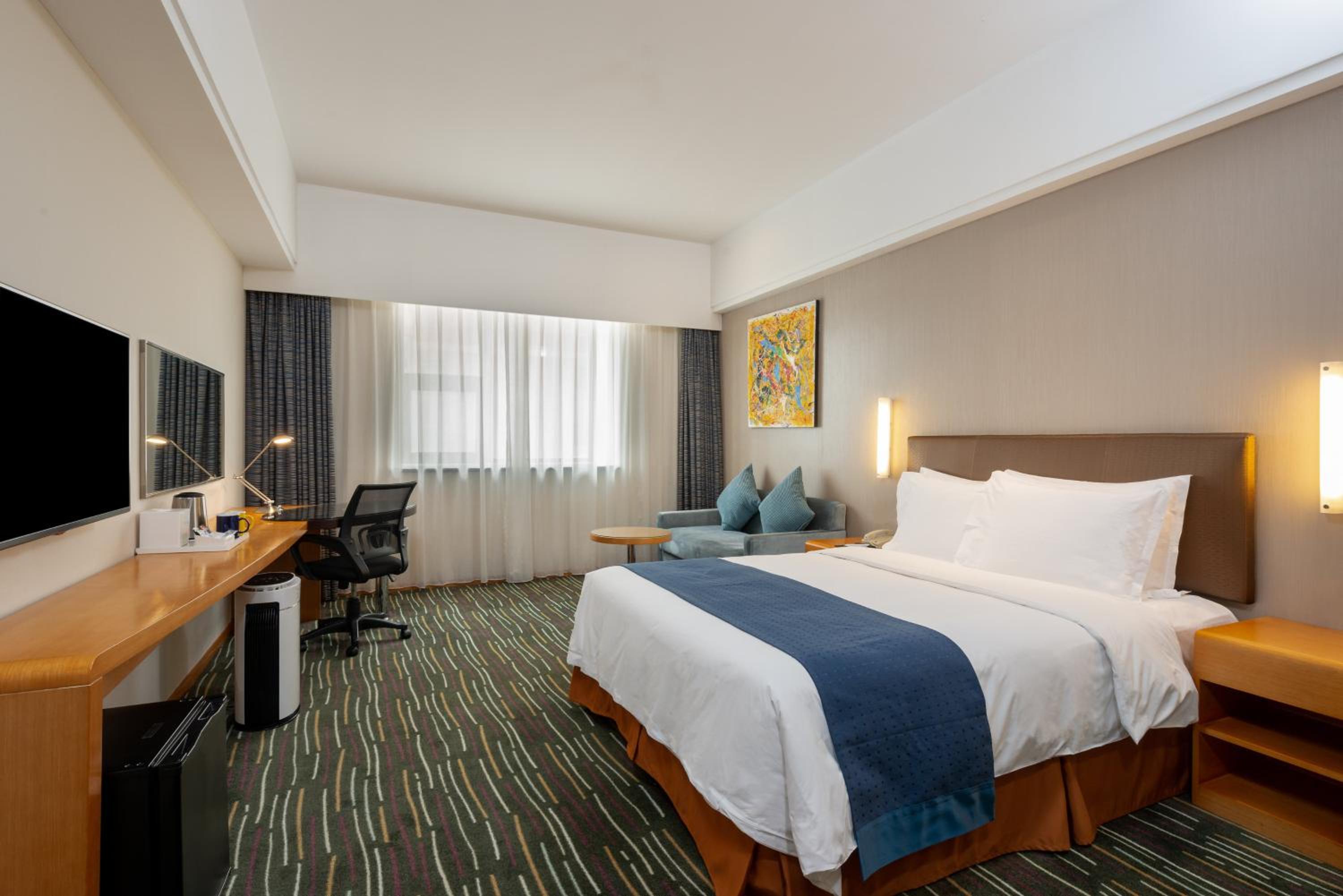 Standard Queen Room