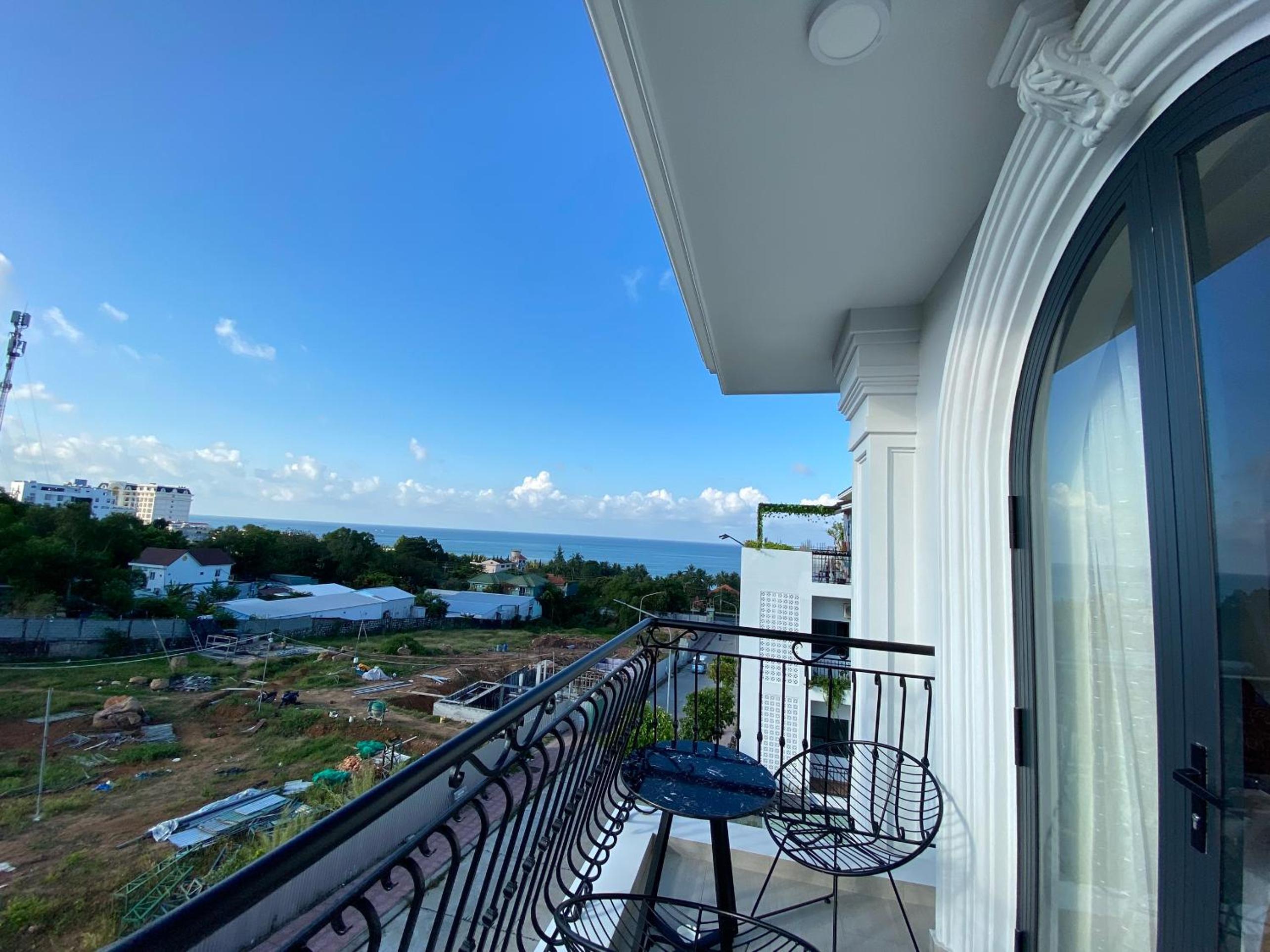 Deluxe Double Room with Sea View - Photo 2