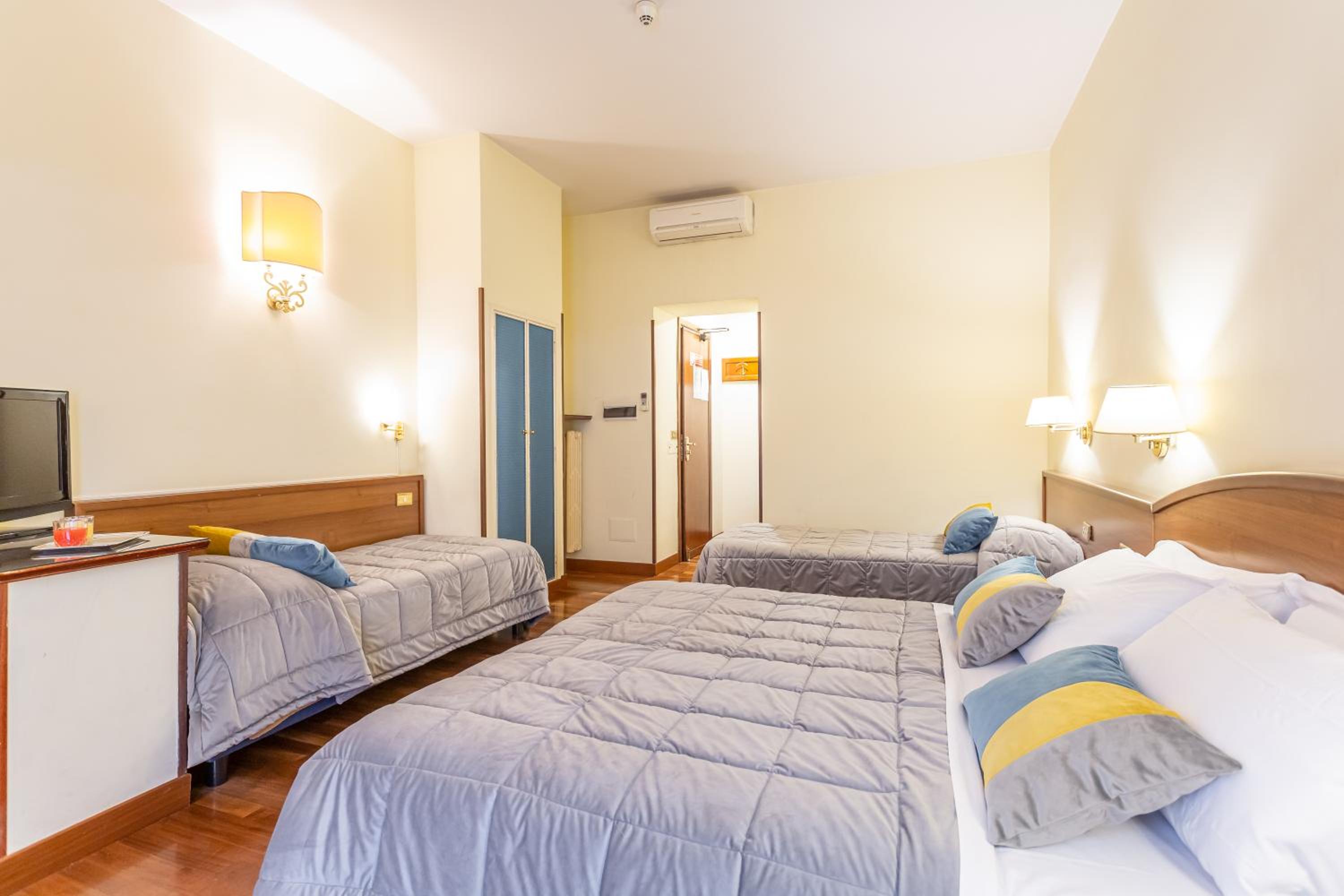 Classic Quadruple Room photo 3