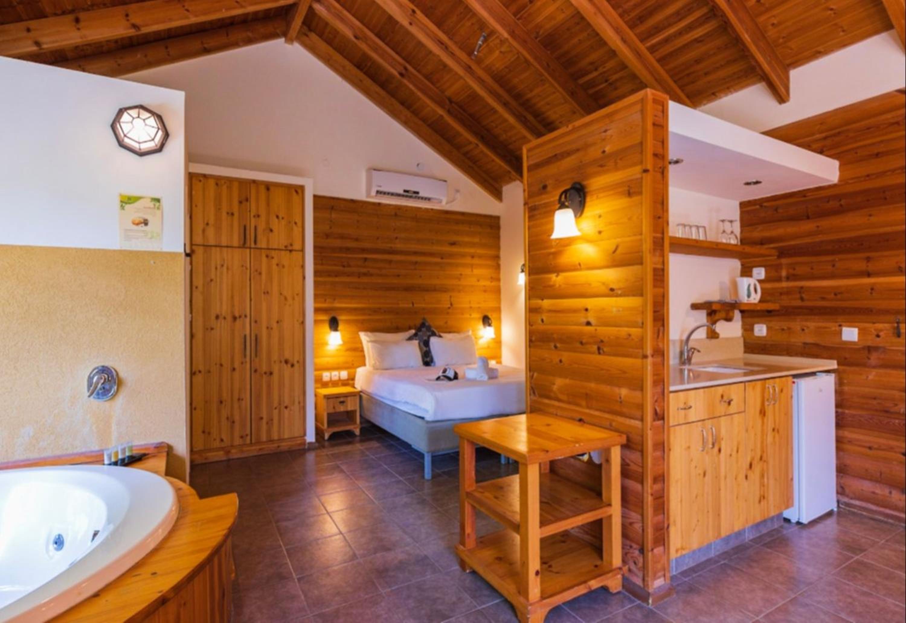 Wooden Cabine With Jacuzzi (2 Adults) - Photo 2
