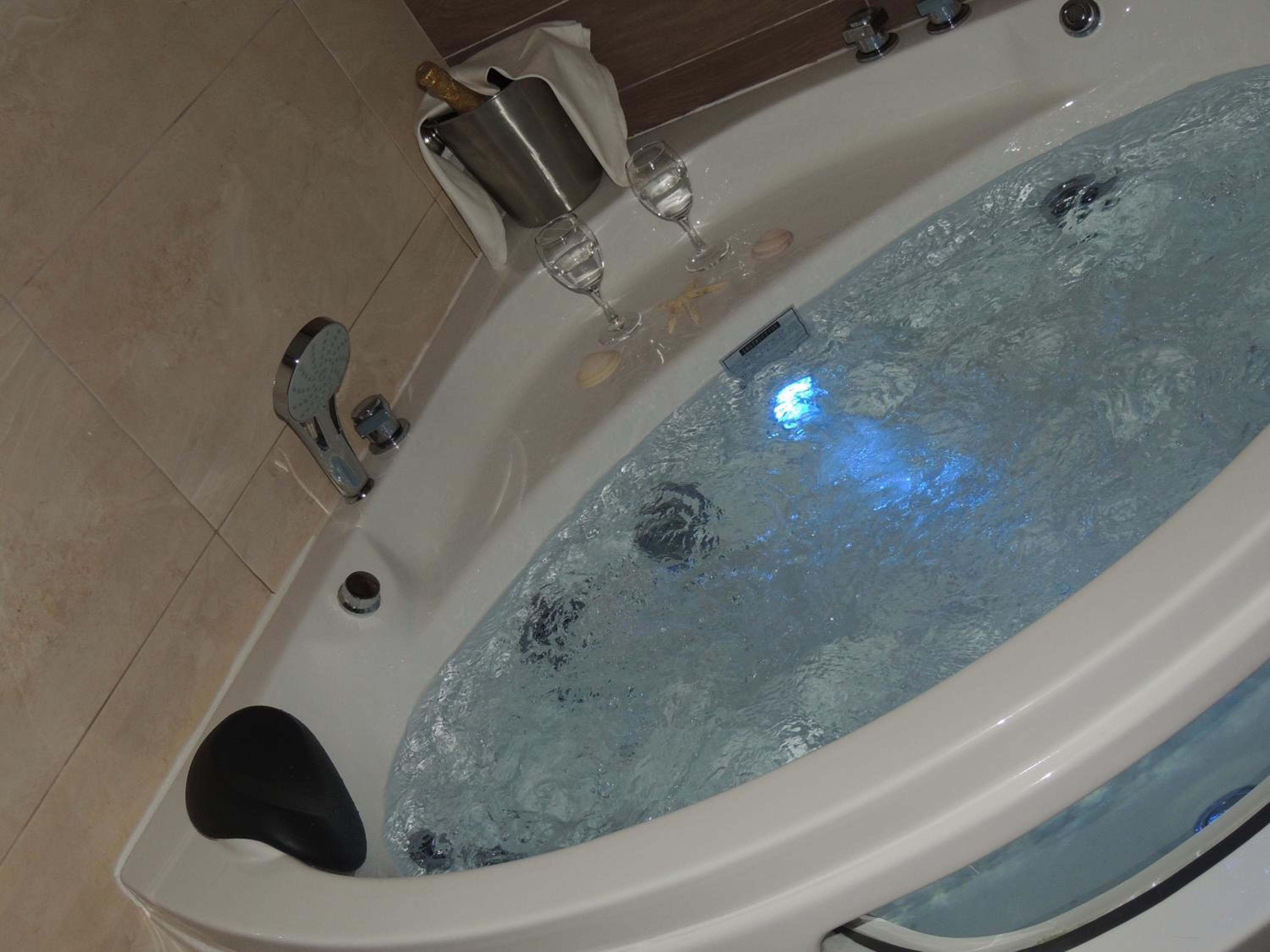 Superior Double Room with Hot Tub and Pool view photo 2