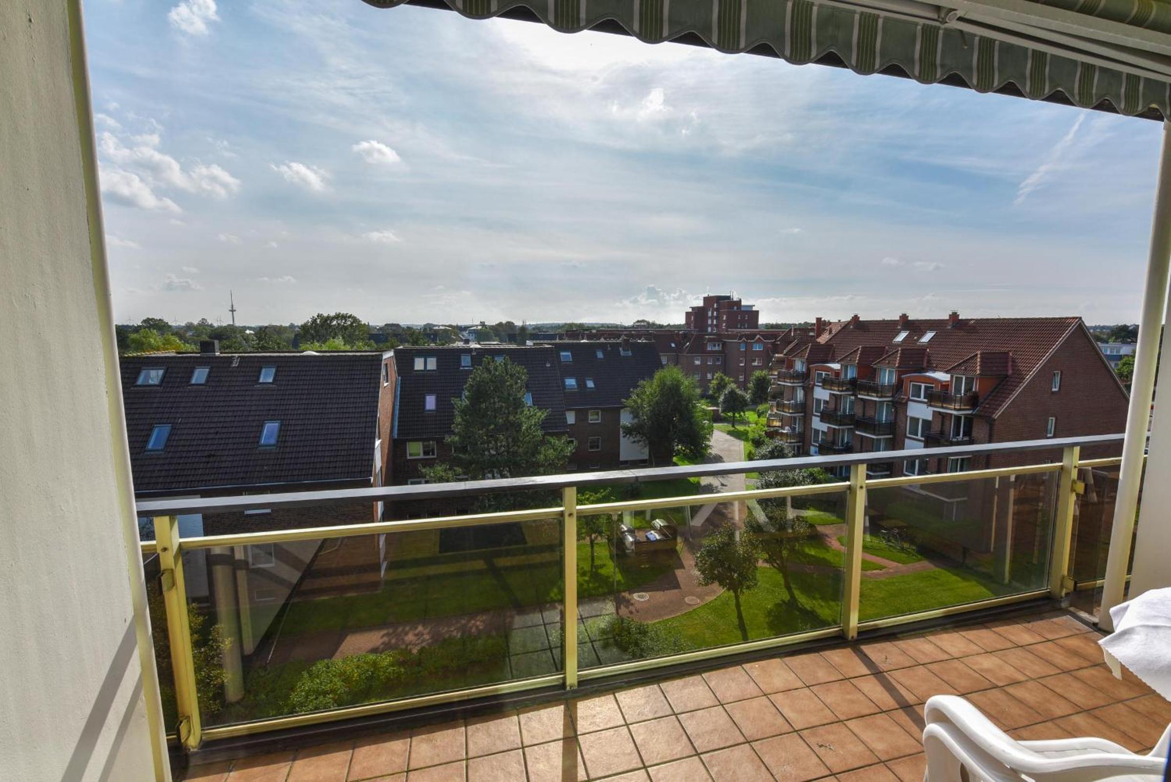 Apartment with Balcony photo 2