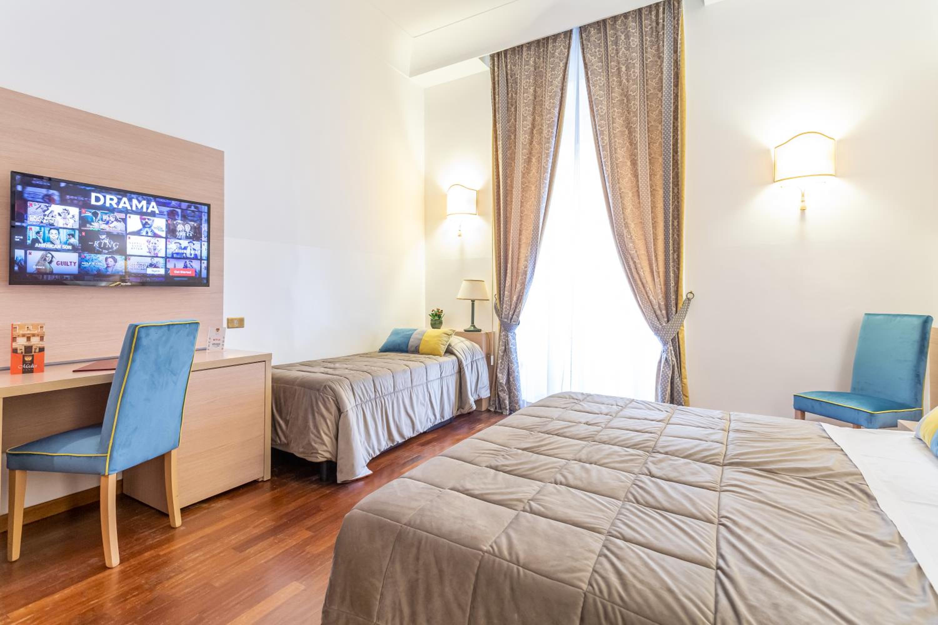 Small Quadruple Room photo 3