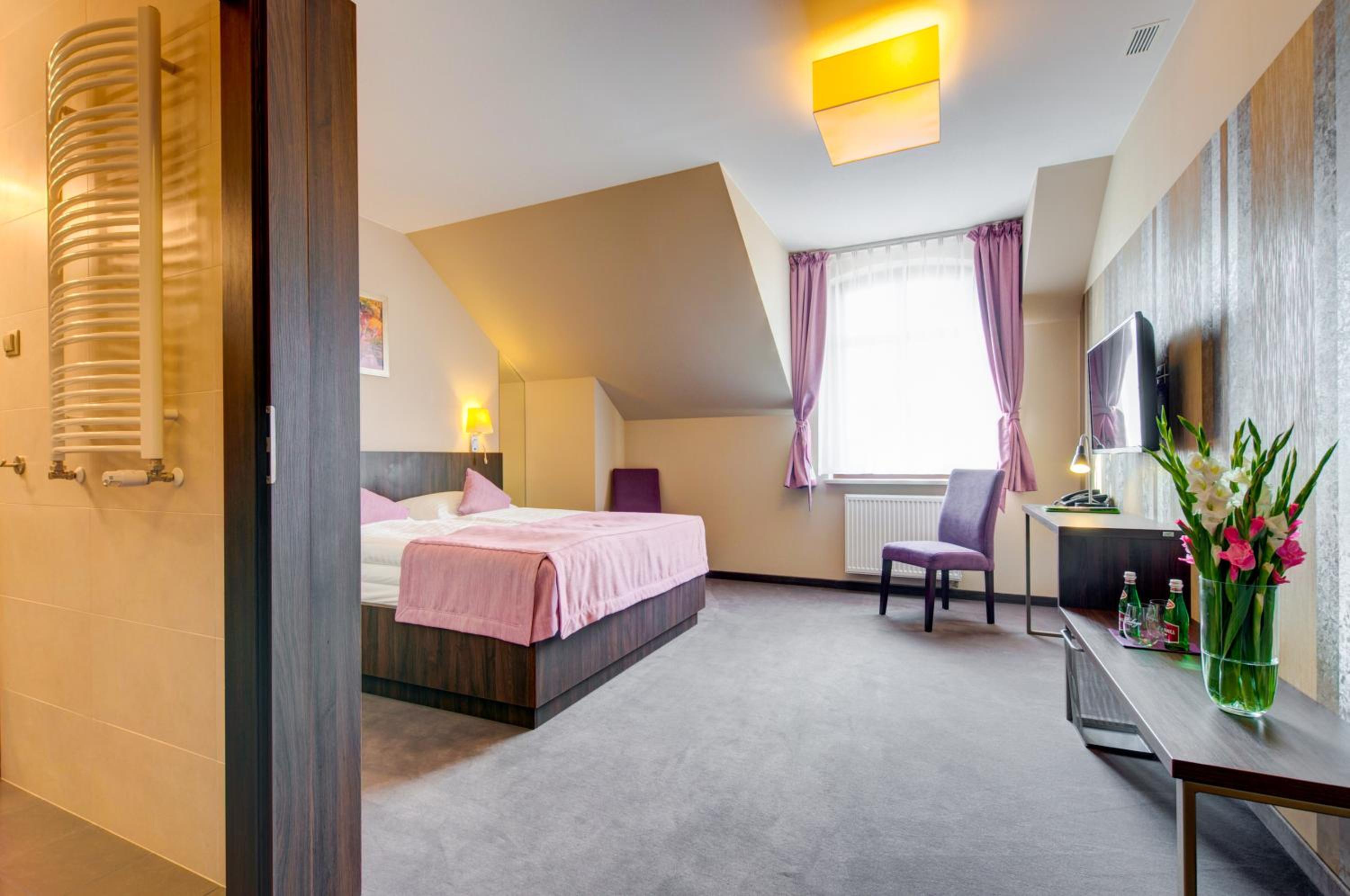 Double Room - Photo 8