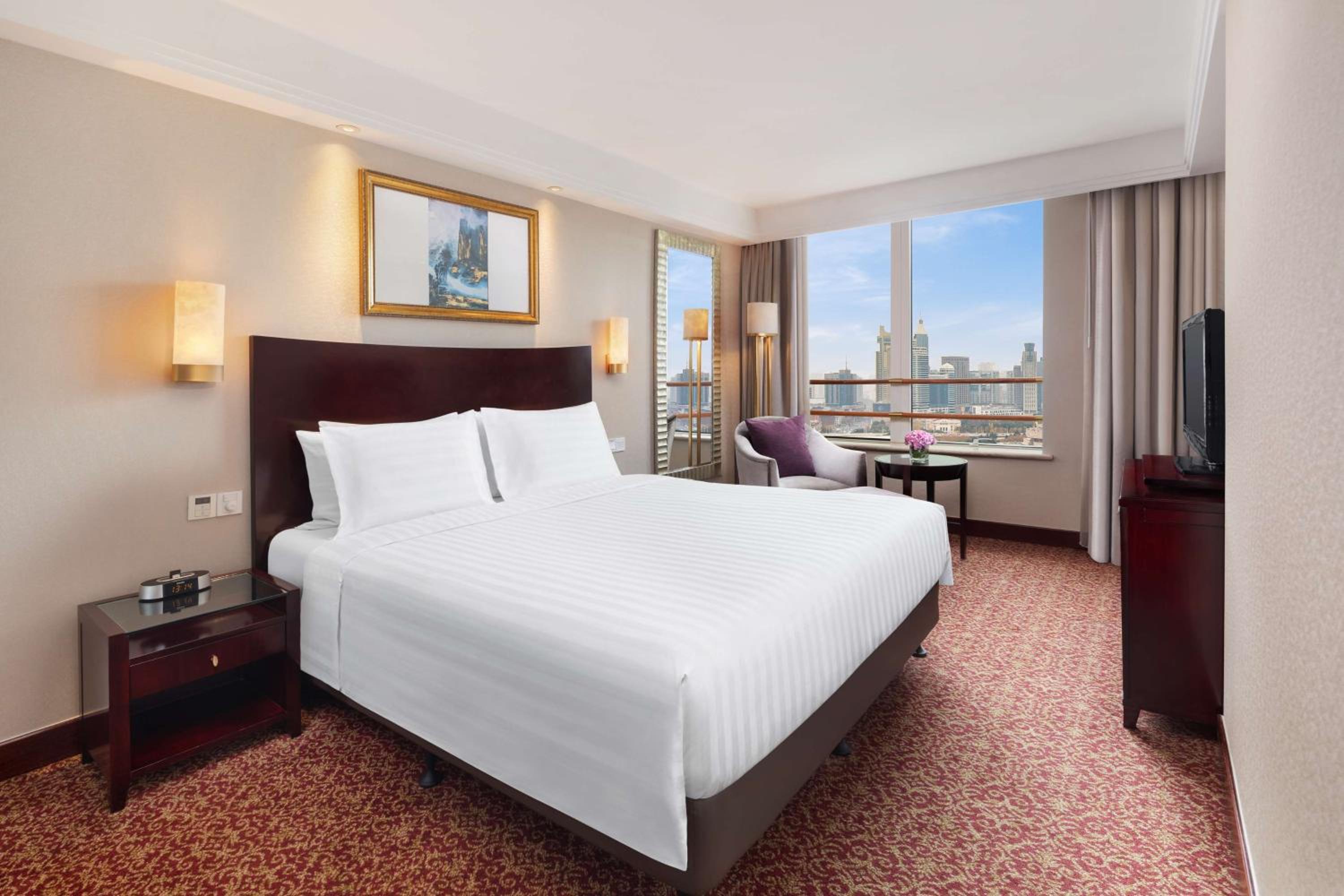 Junior Suite with Park View thumbnail 5