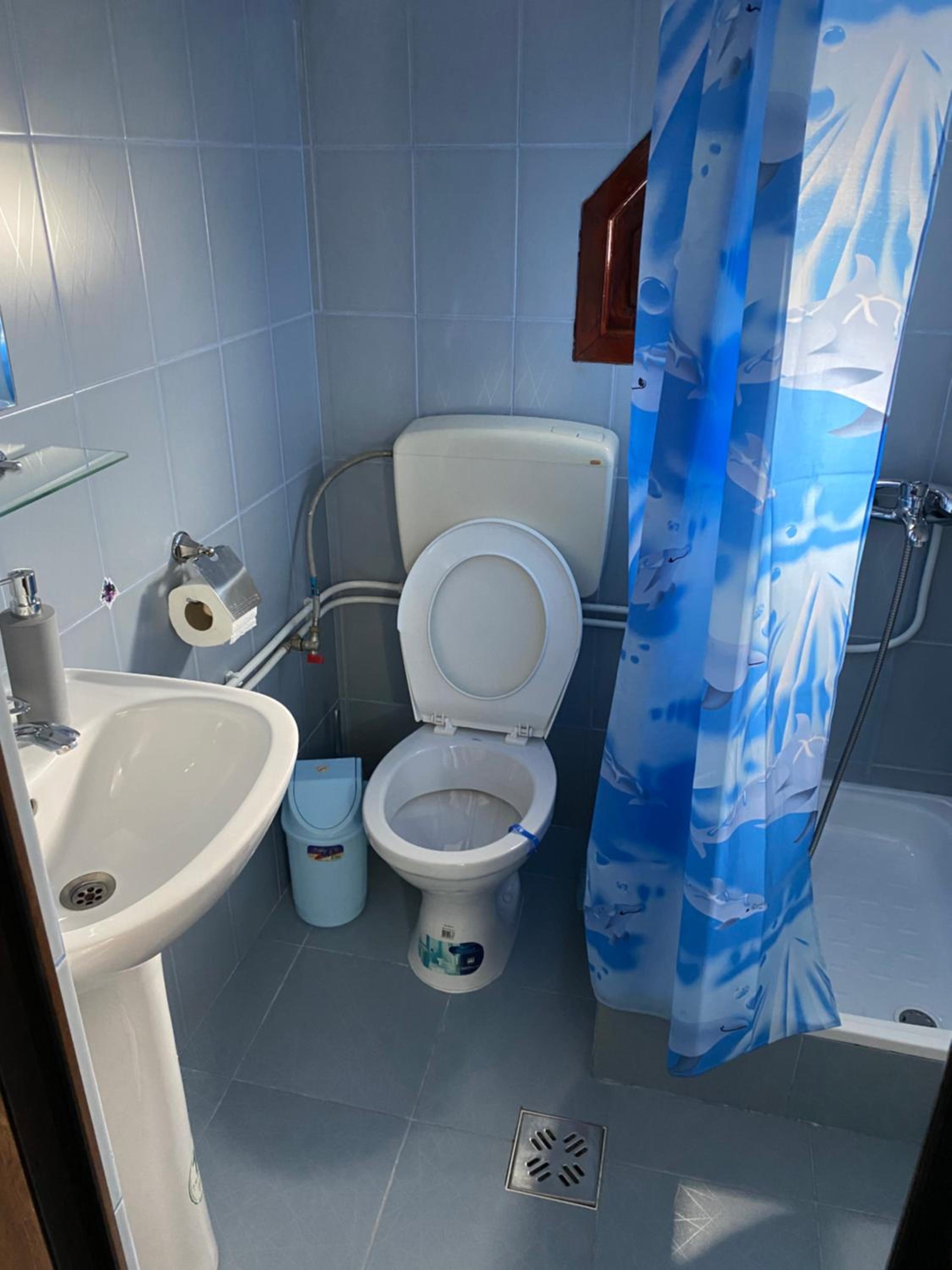 Apartment With Shared Bathroom photo 3