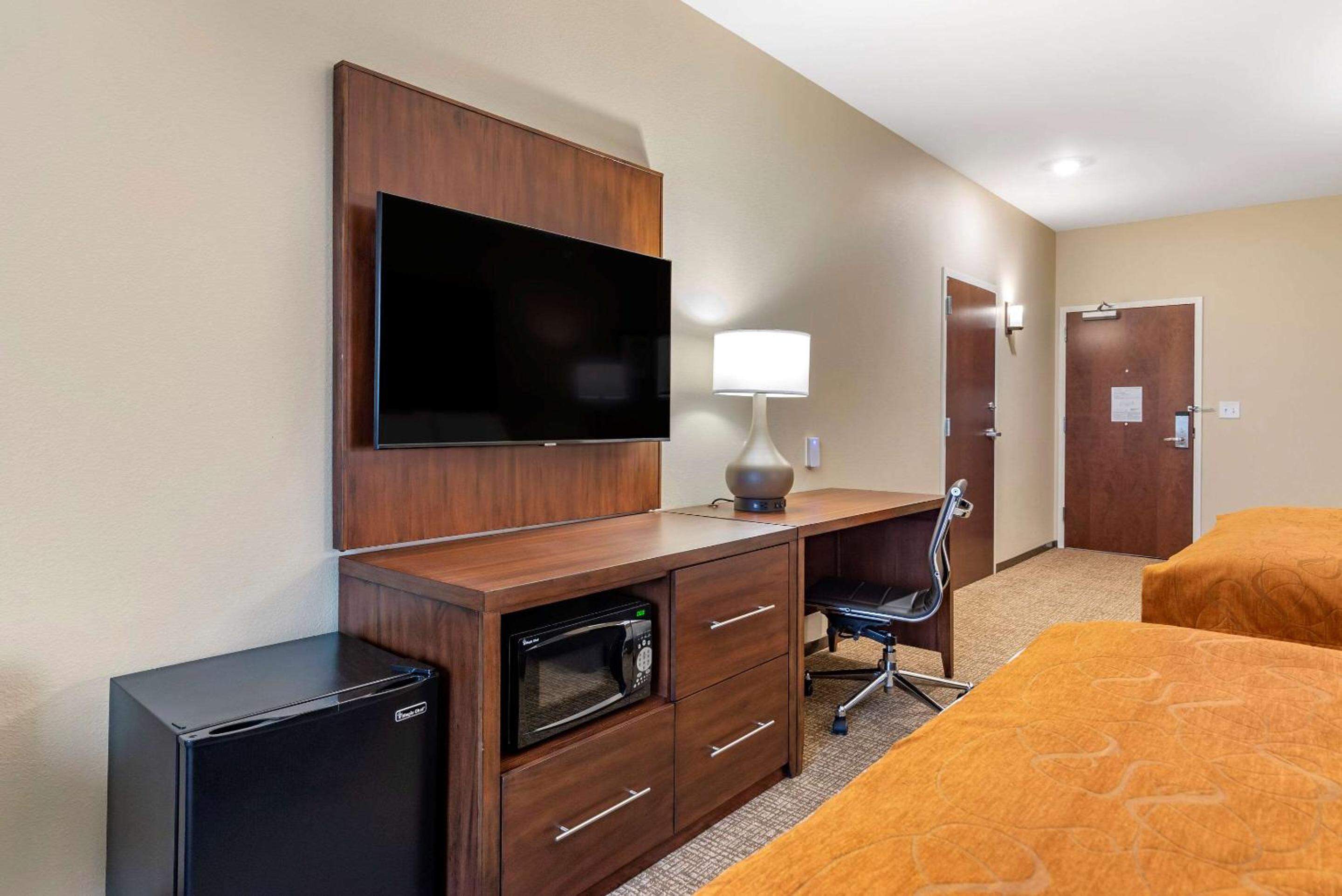 Suite with Two Queen Beds - Accessible/Non Smoking - Photo 1