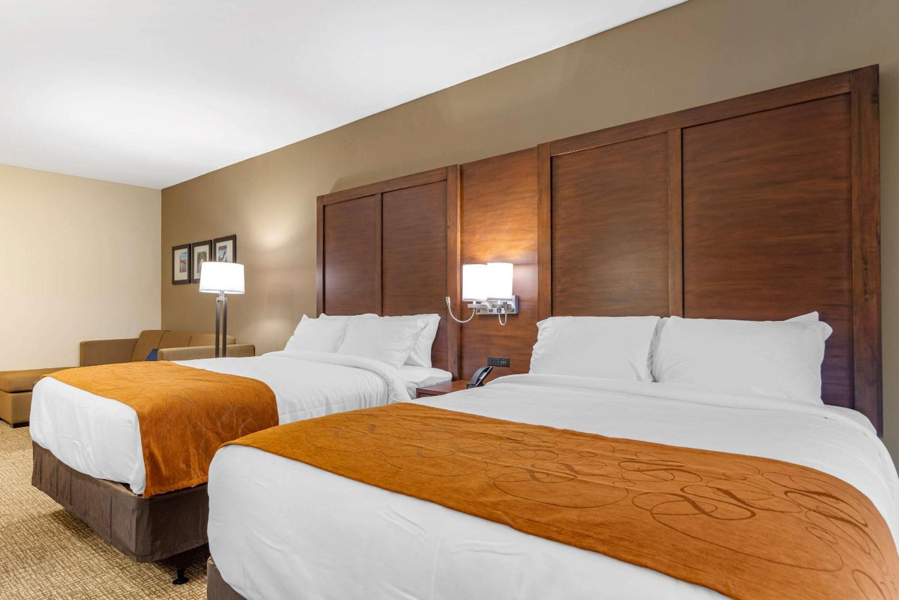 Suite with Two Queen Beds - Accessible/Non Smoking - Photo 2