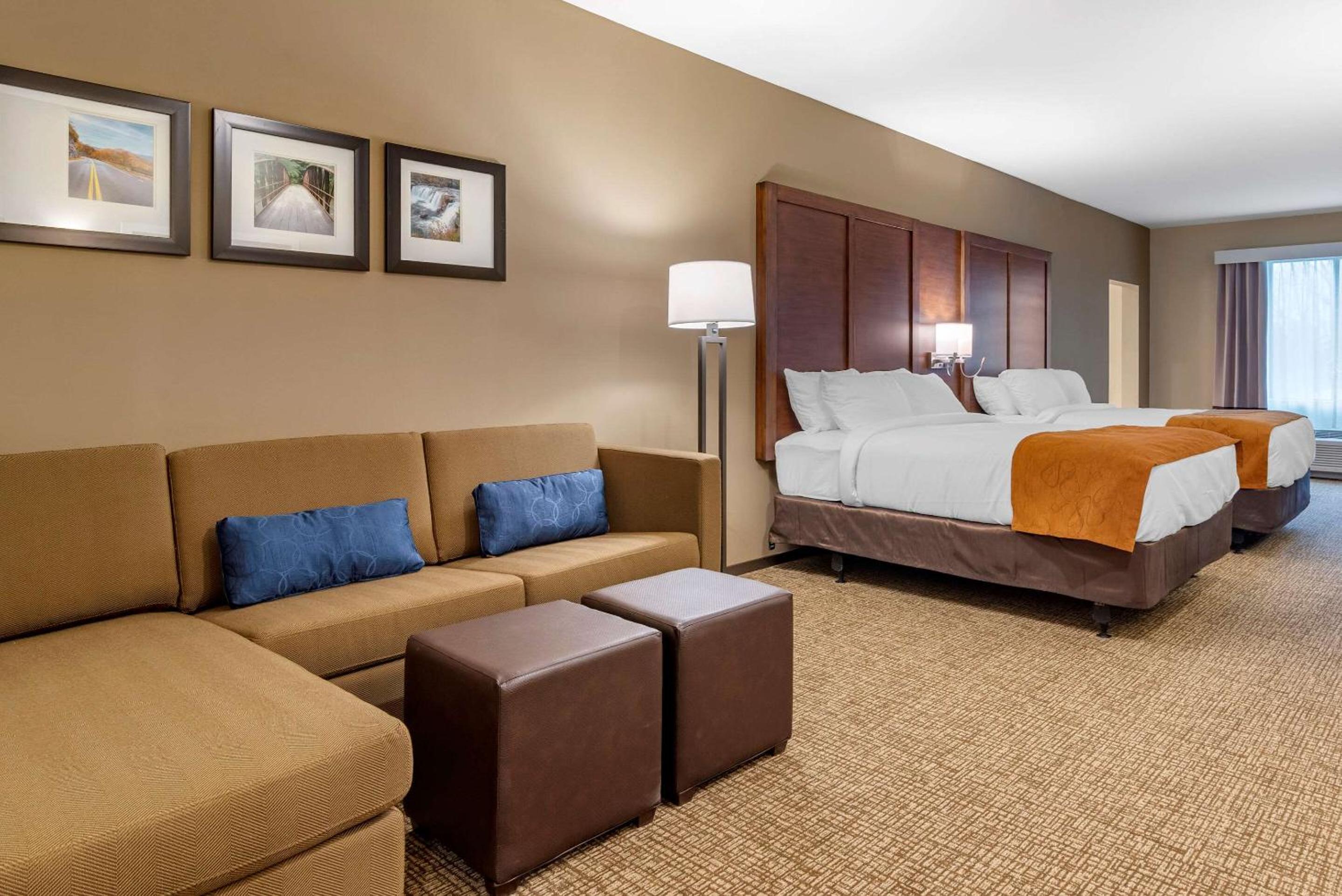 Suite with Two Queen Beds - Accessible/Non Smoking - Photo 3