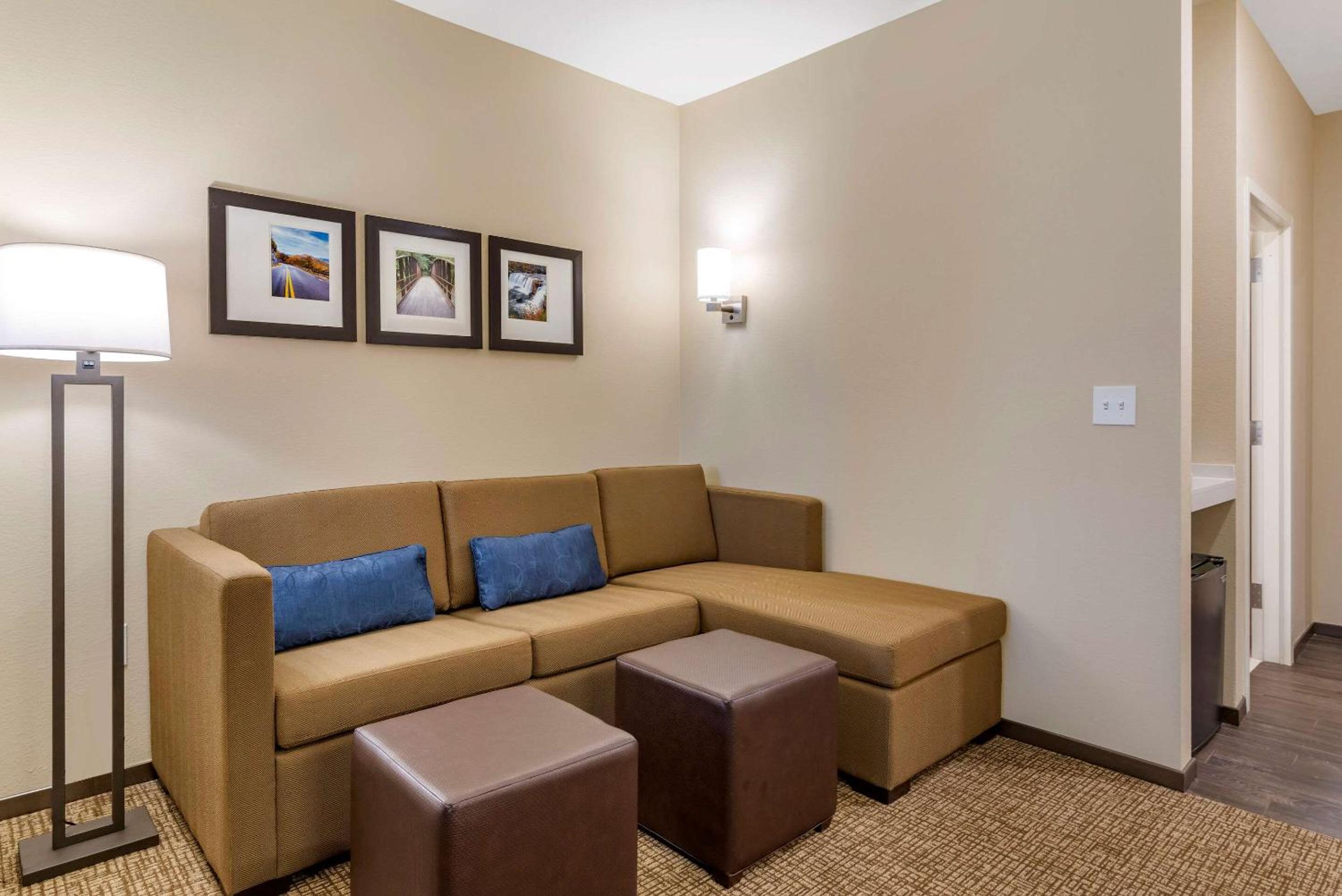 King Suite - Non Smoking - Photo 2