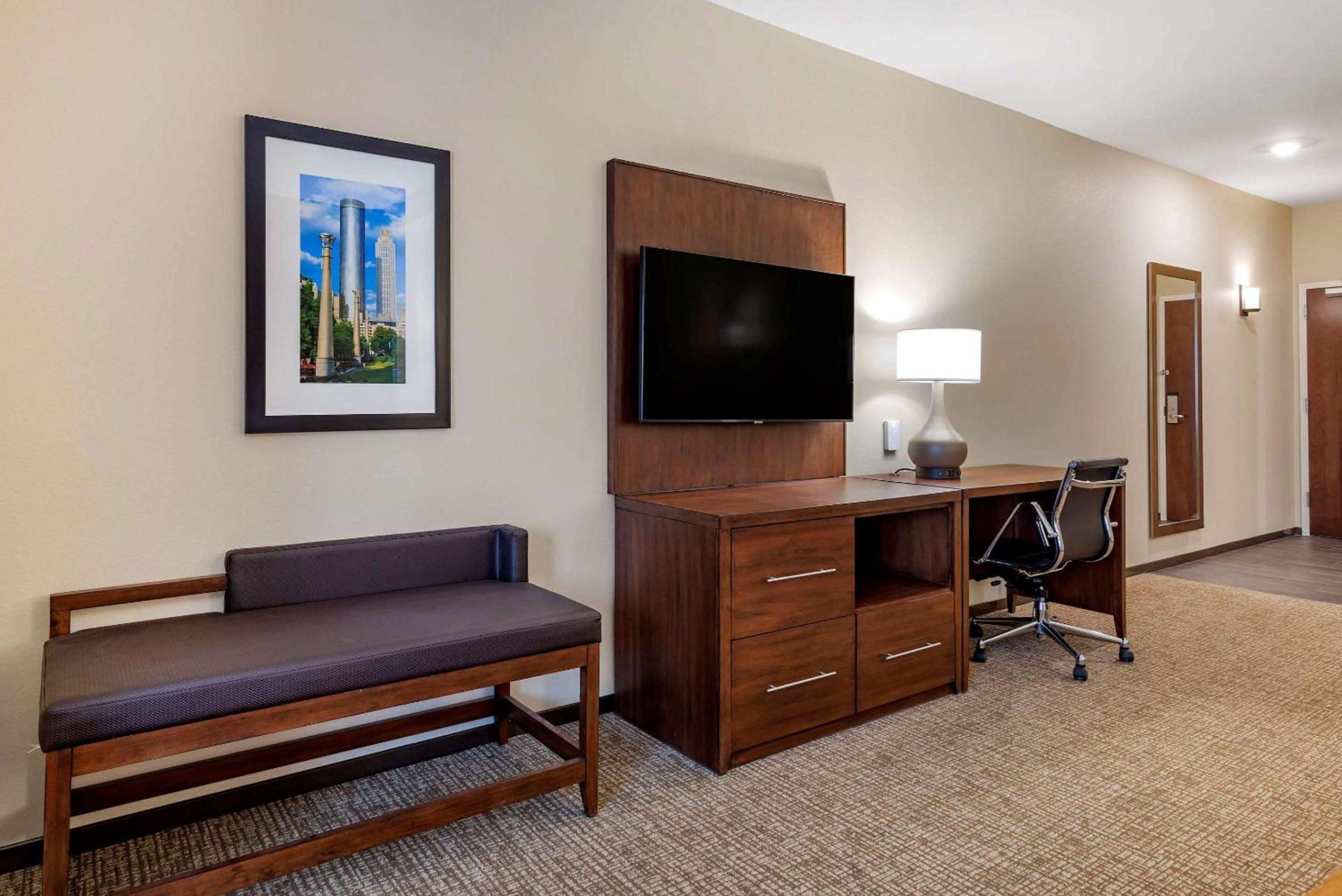 King Suite - Non Smoking - Photo 3