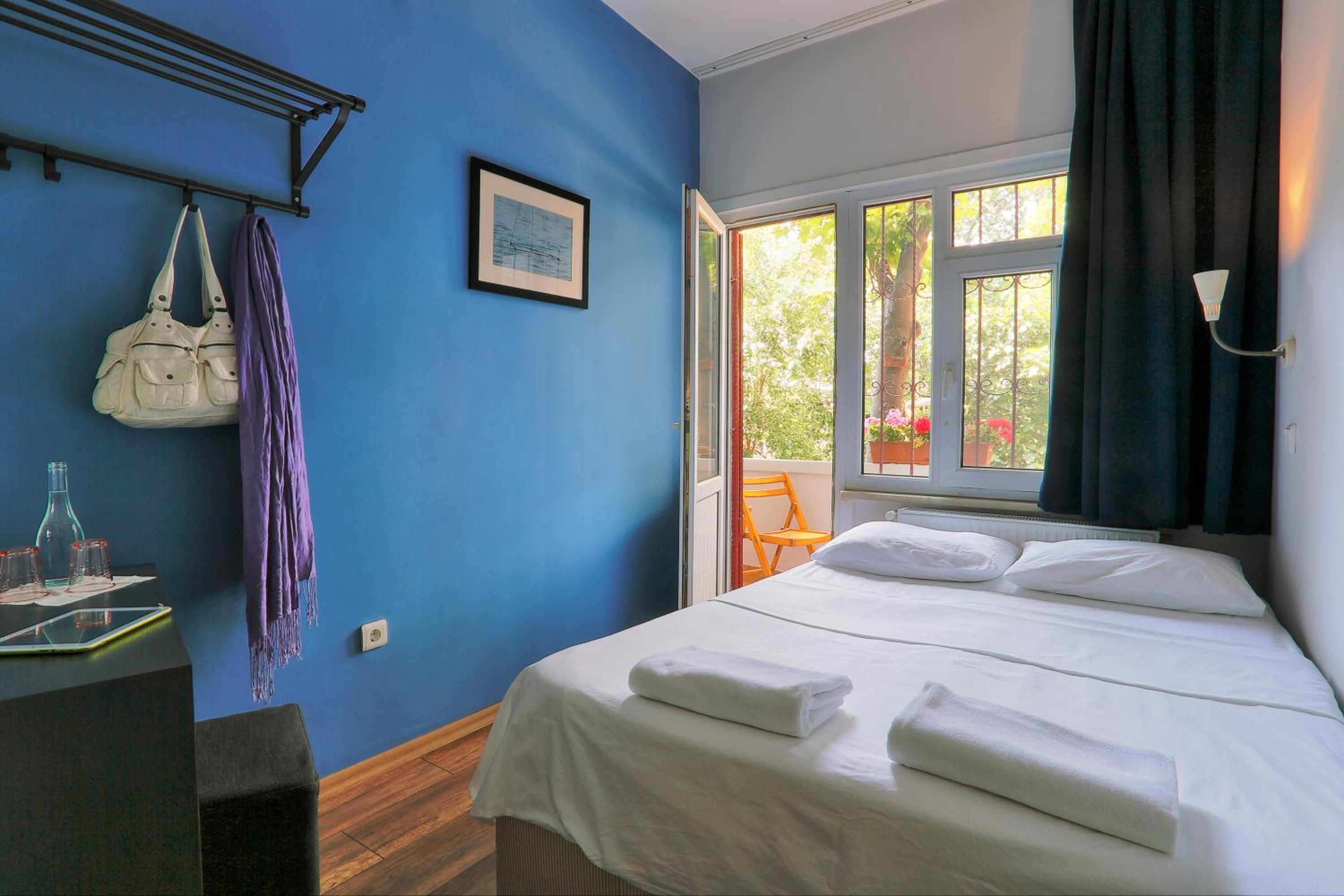 Small Double Room With Shared Bathroom photo 2