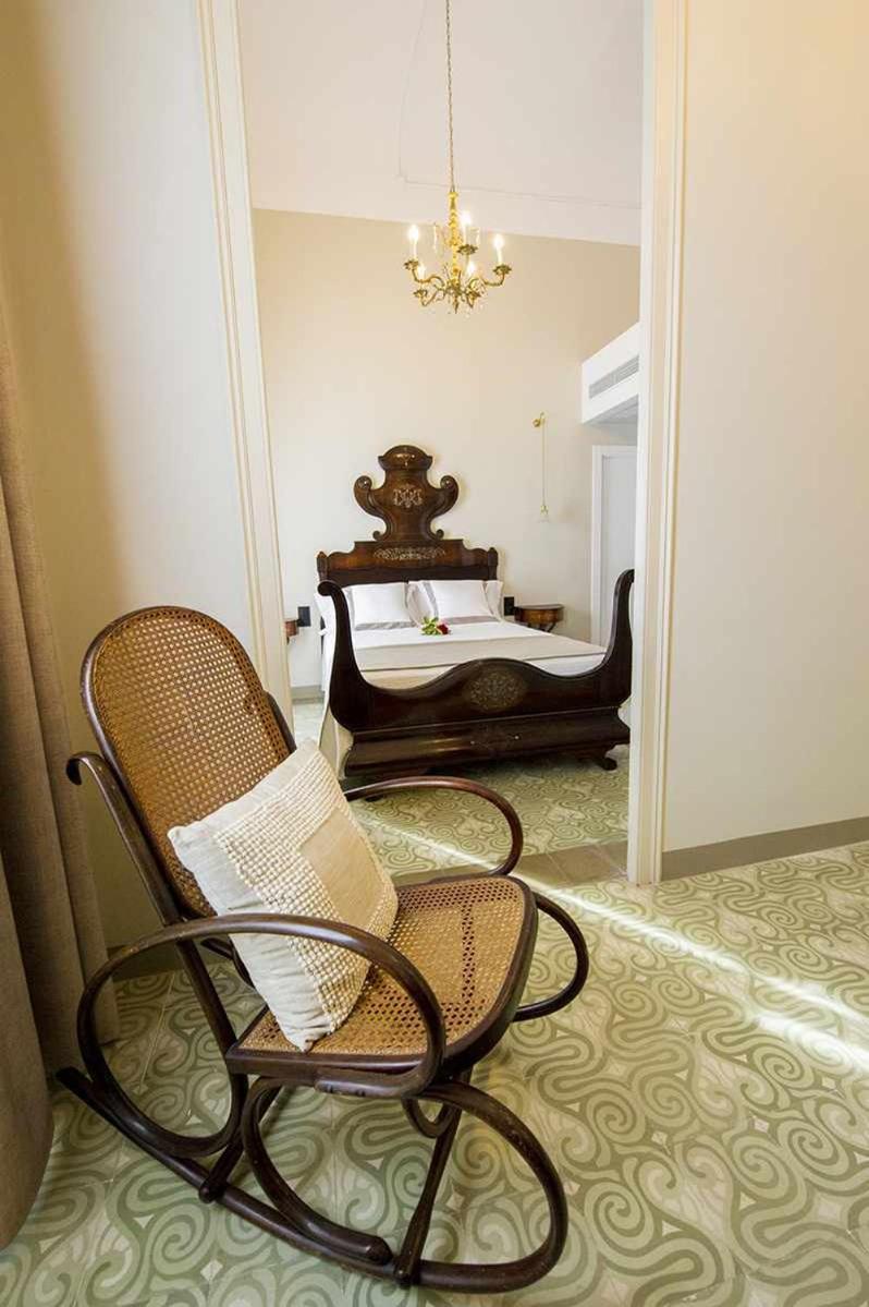 Deluxe Double Room with Balcony - Photo 7