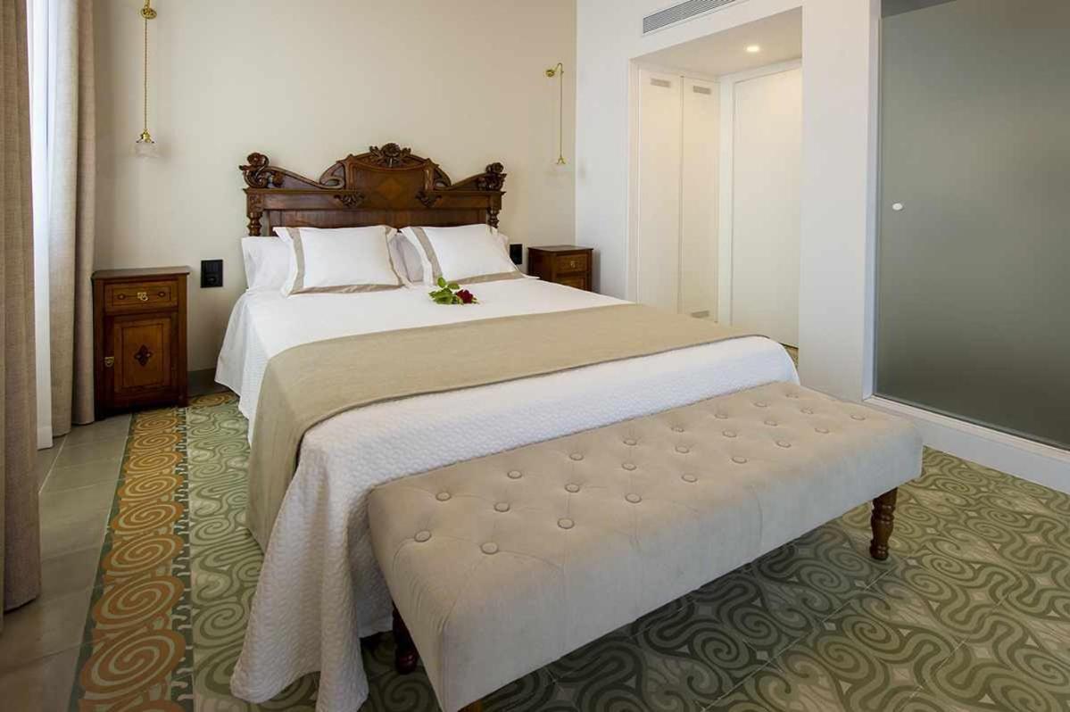 Deluxe Room - Photo 10