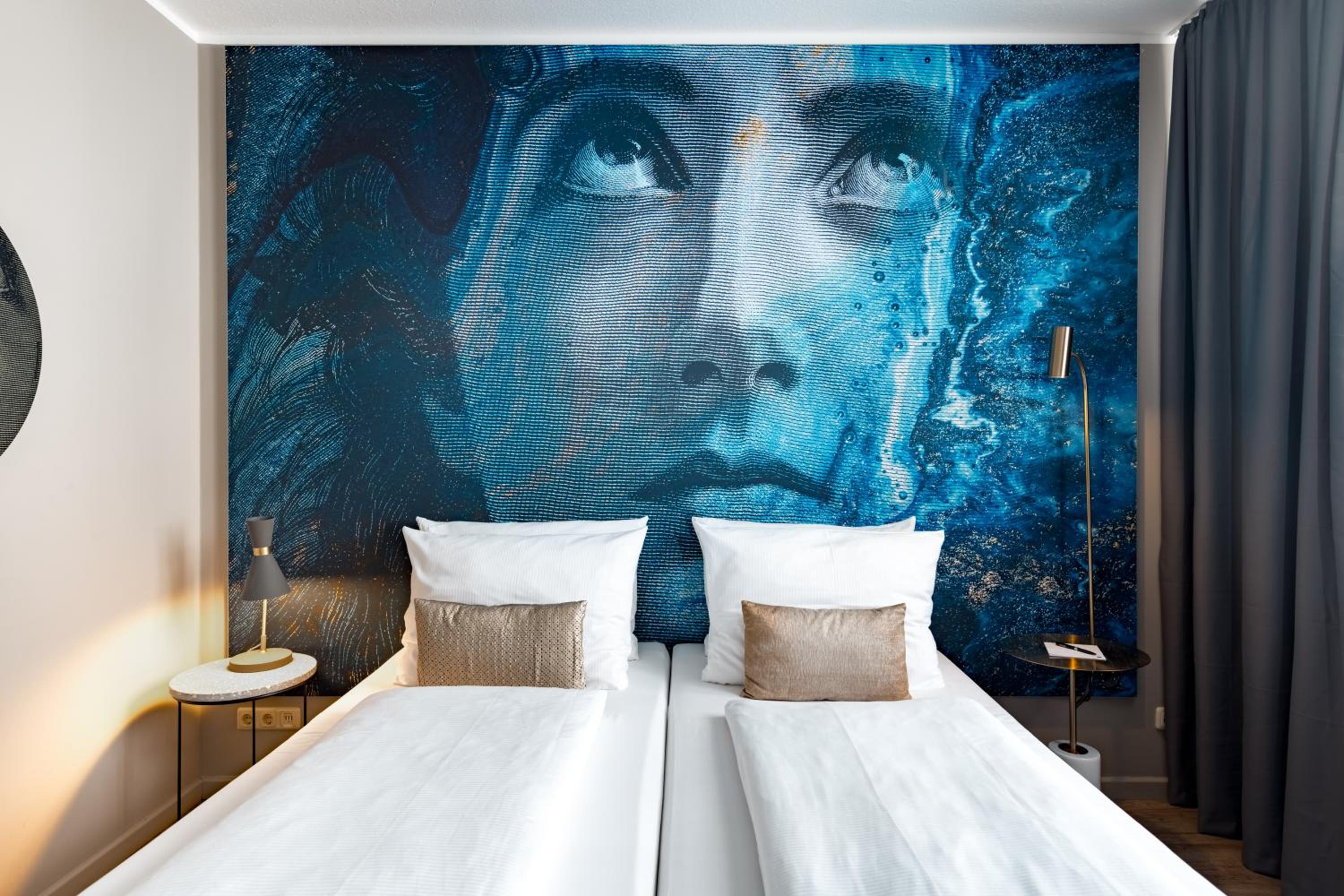 Standard Double Room - Photo 12
