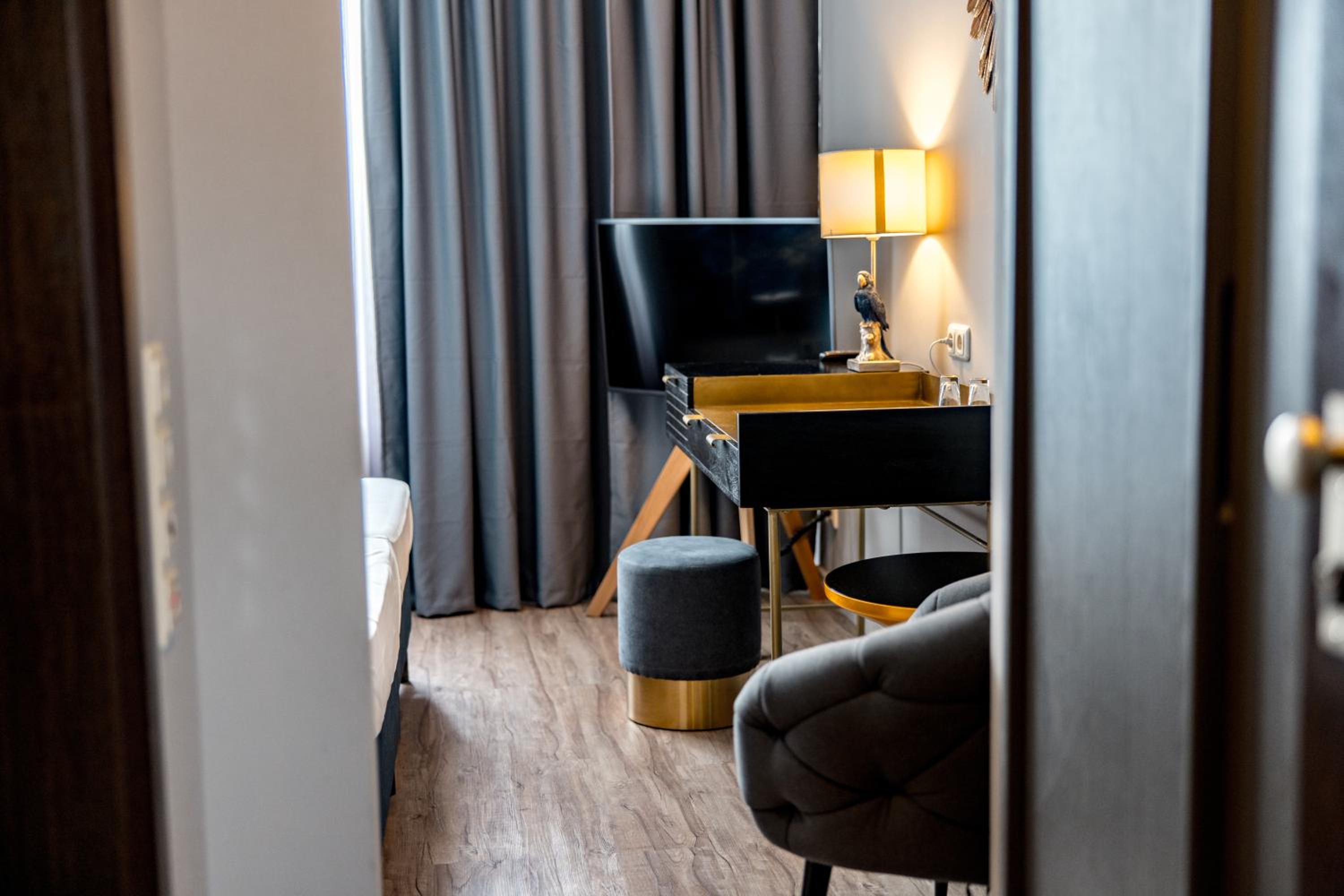 Standard Double Room - Photo 14