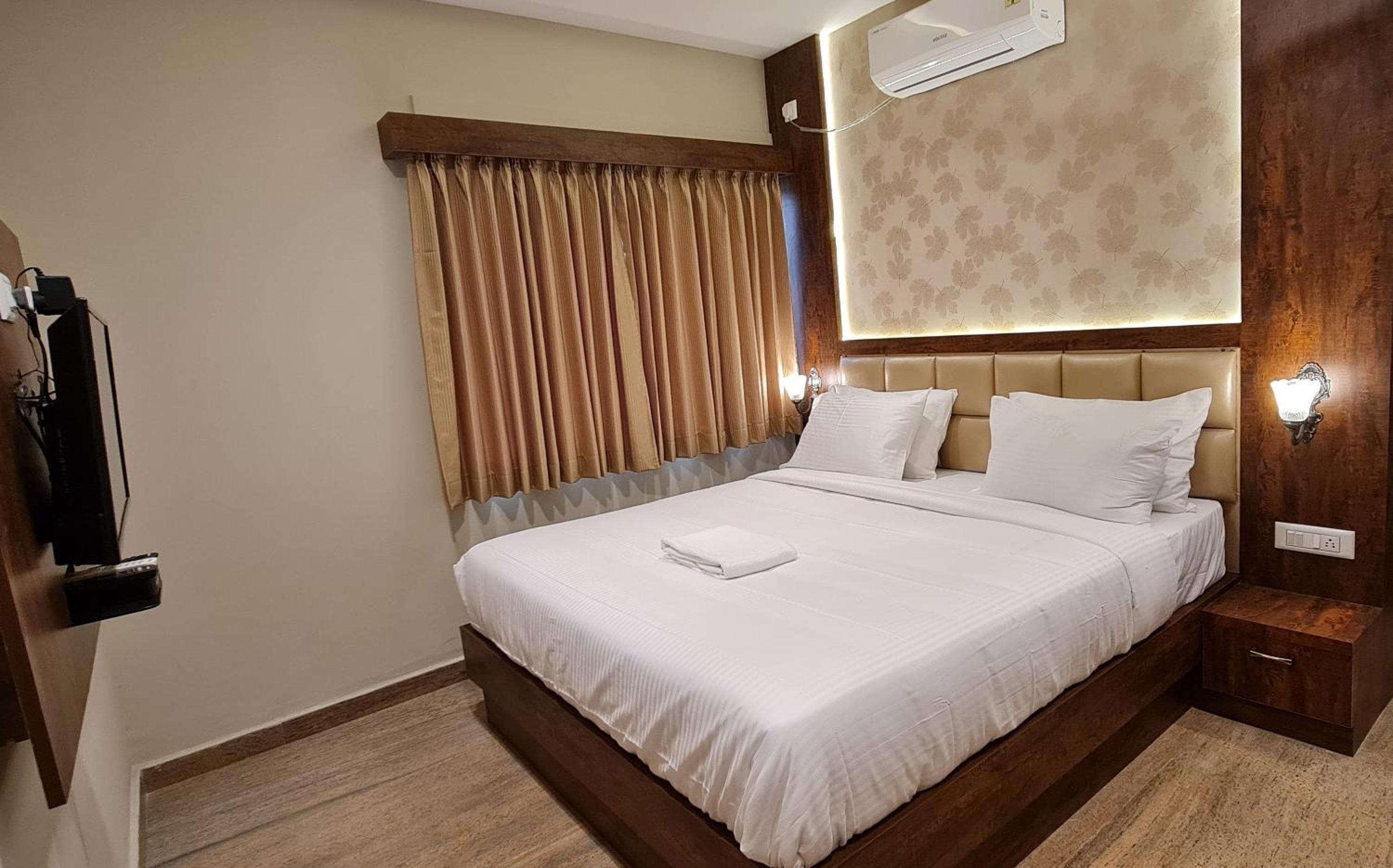 Deluxe Double Room - Photo 8