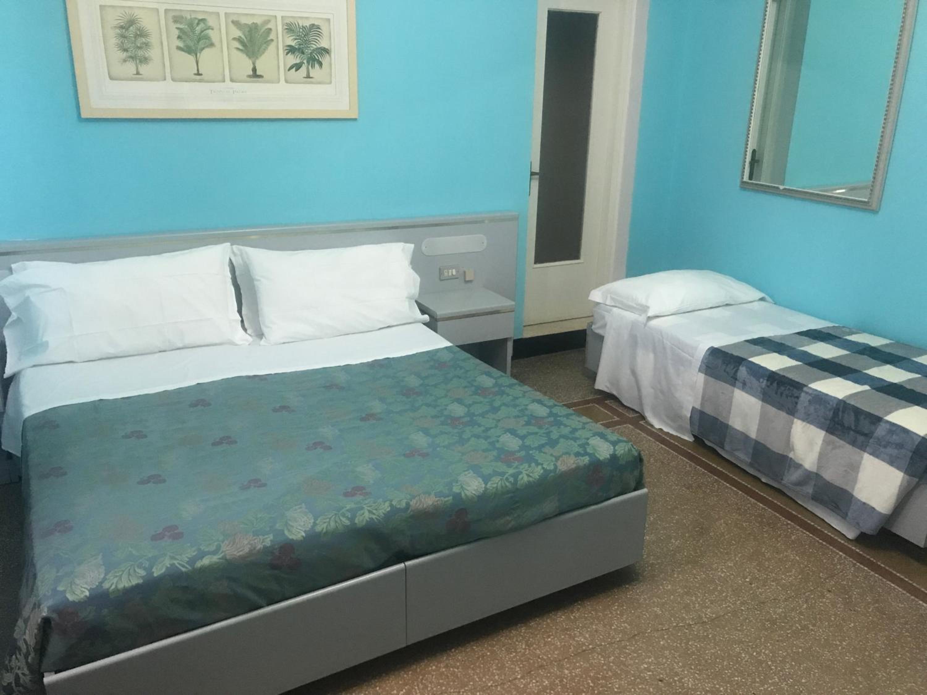 Quadruple Room With Private Bathroom photo 1