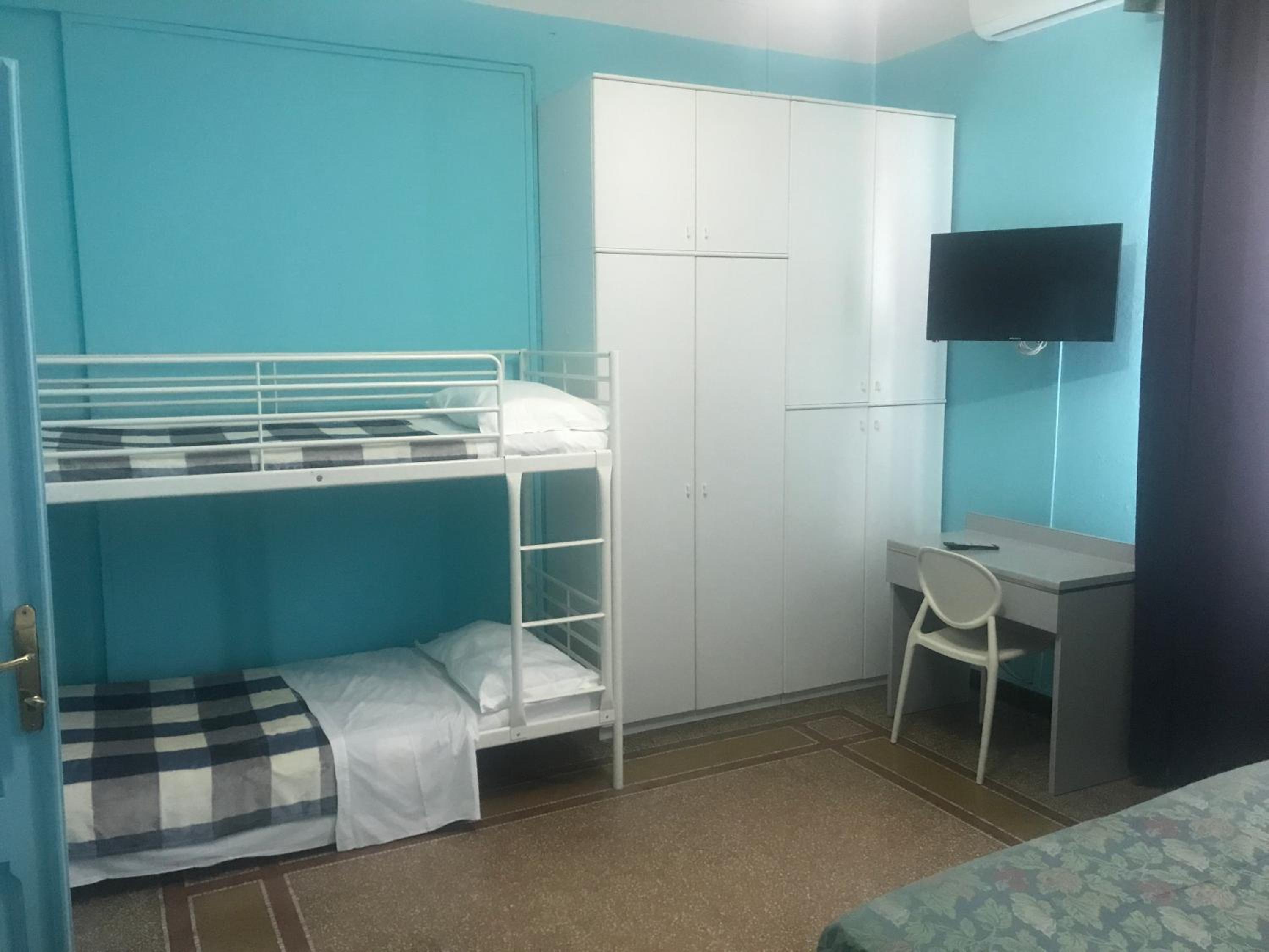 Quadruple Room With Private Bathroom photo 3