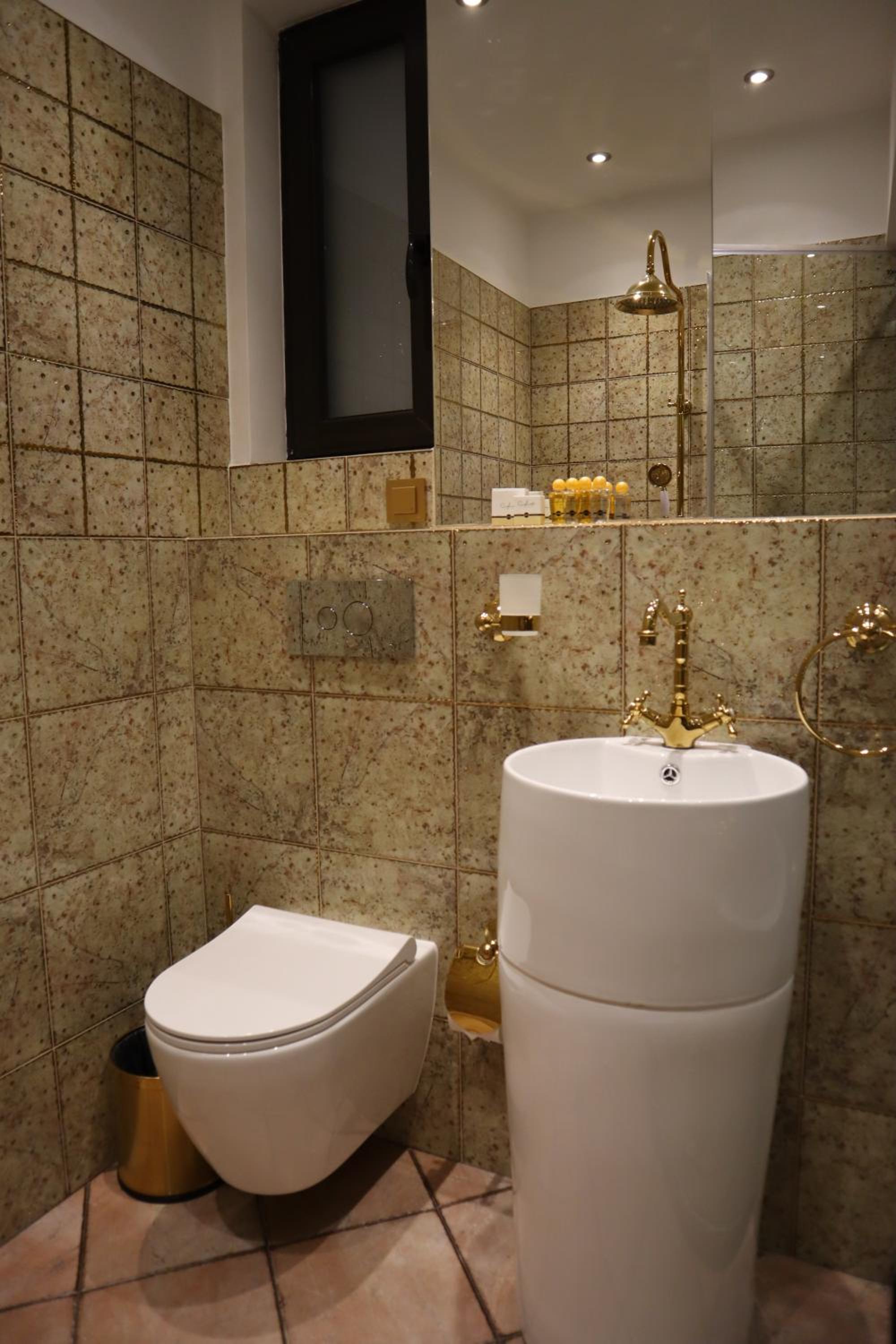 One-Bedroom Apartment with Spa Bath - Photo 30