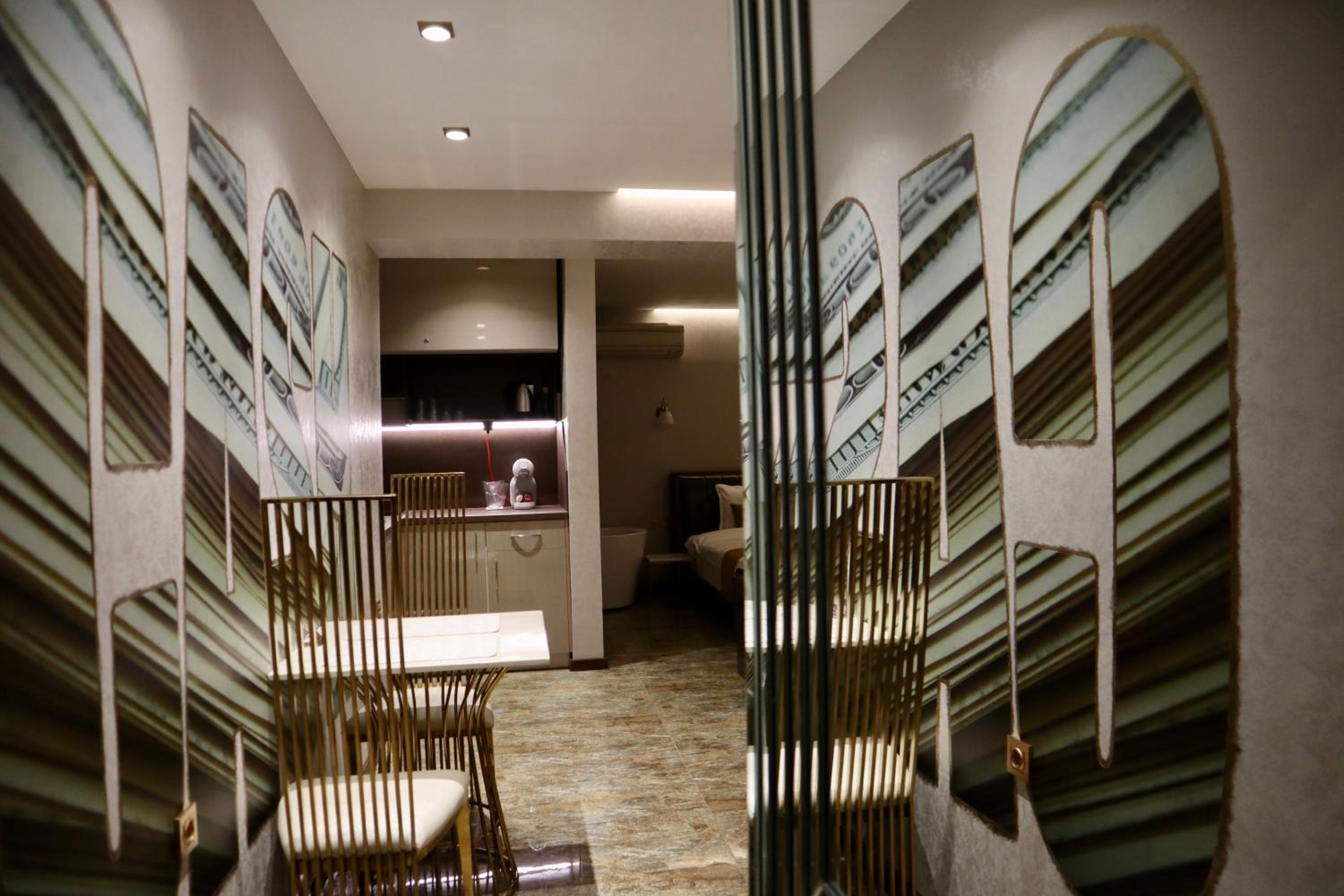 One-Bedroom Apartment with Spa Bath - Photo 28