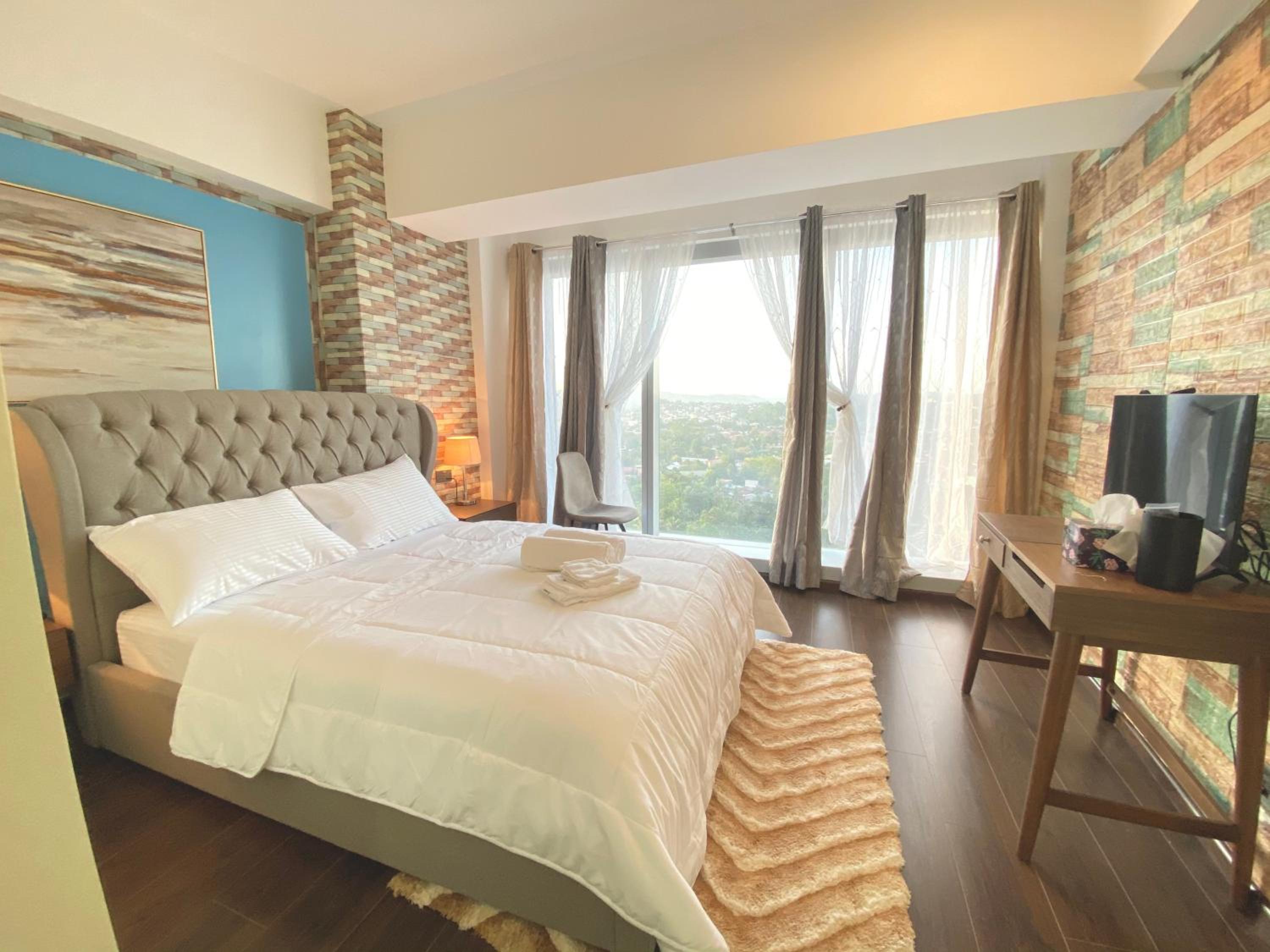 Apartment with Mountain View - Photo 1