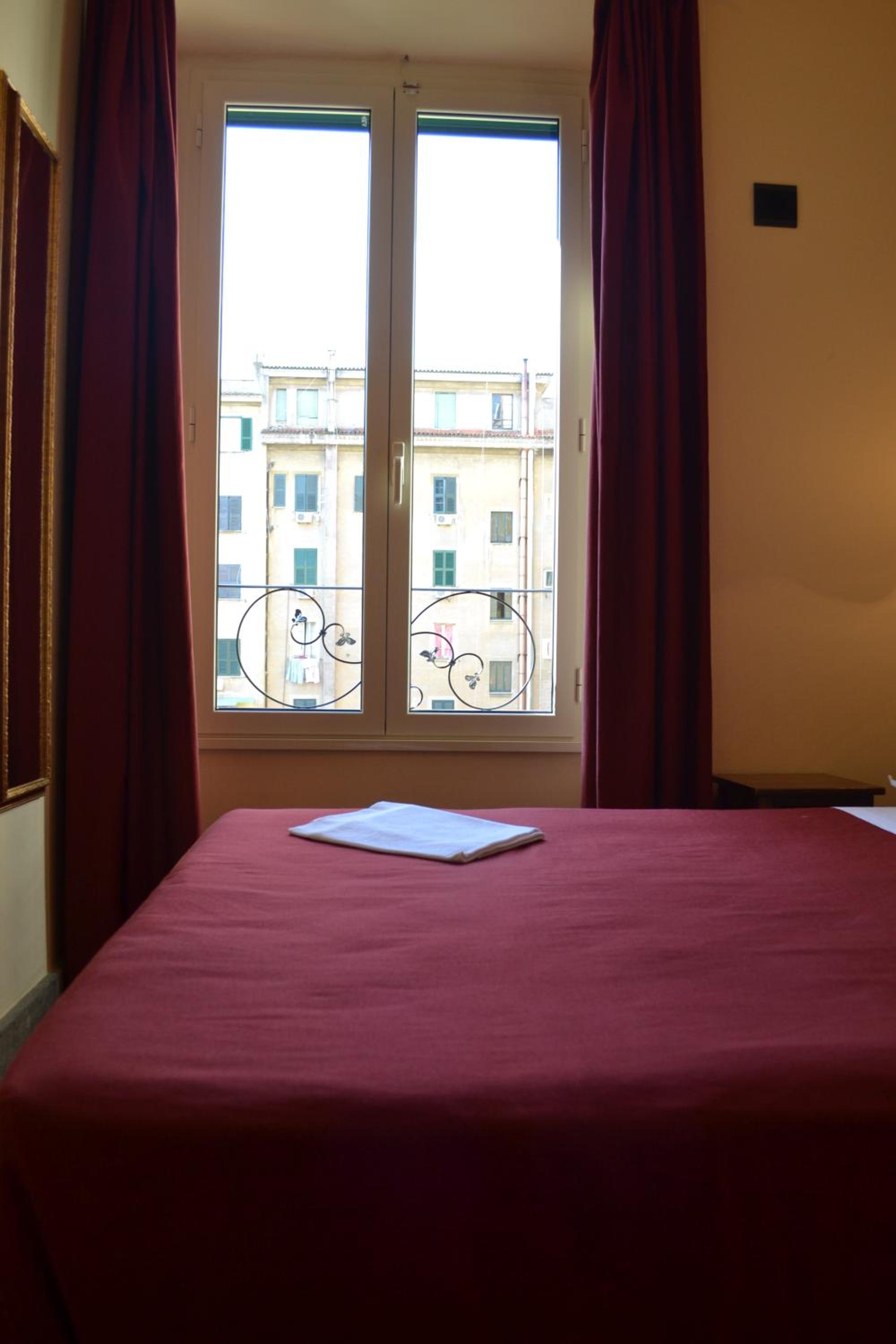 Single Room photo 3