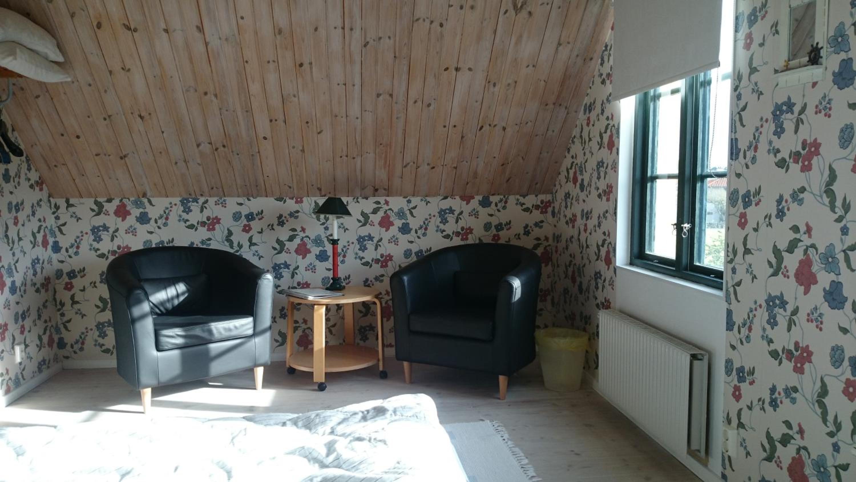 Double or Twin Room with Shared Bathroom photo 1
