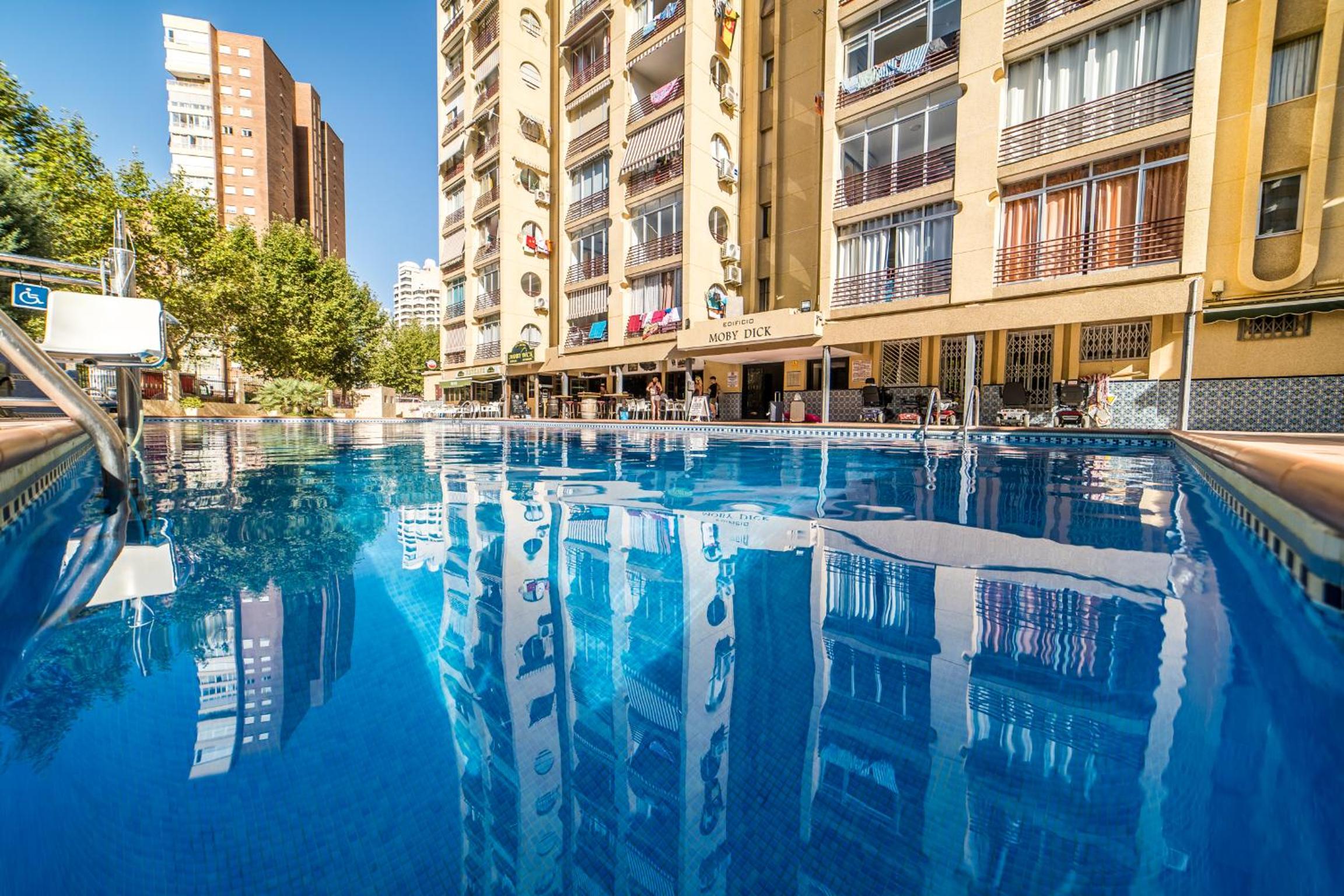 Apartment with Pool View