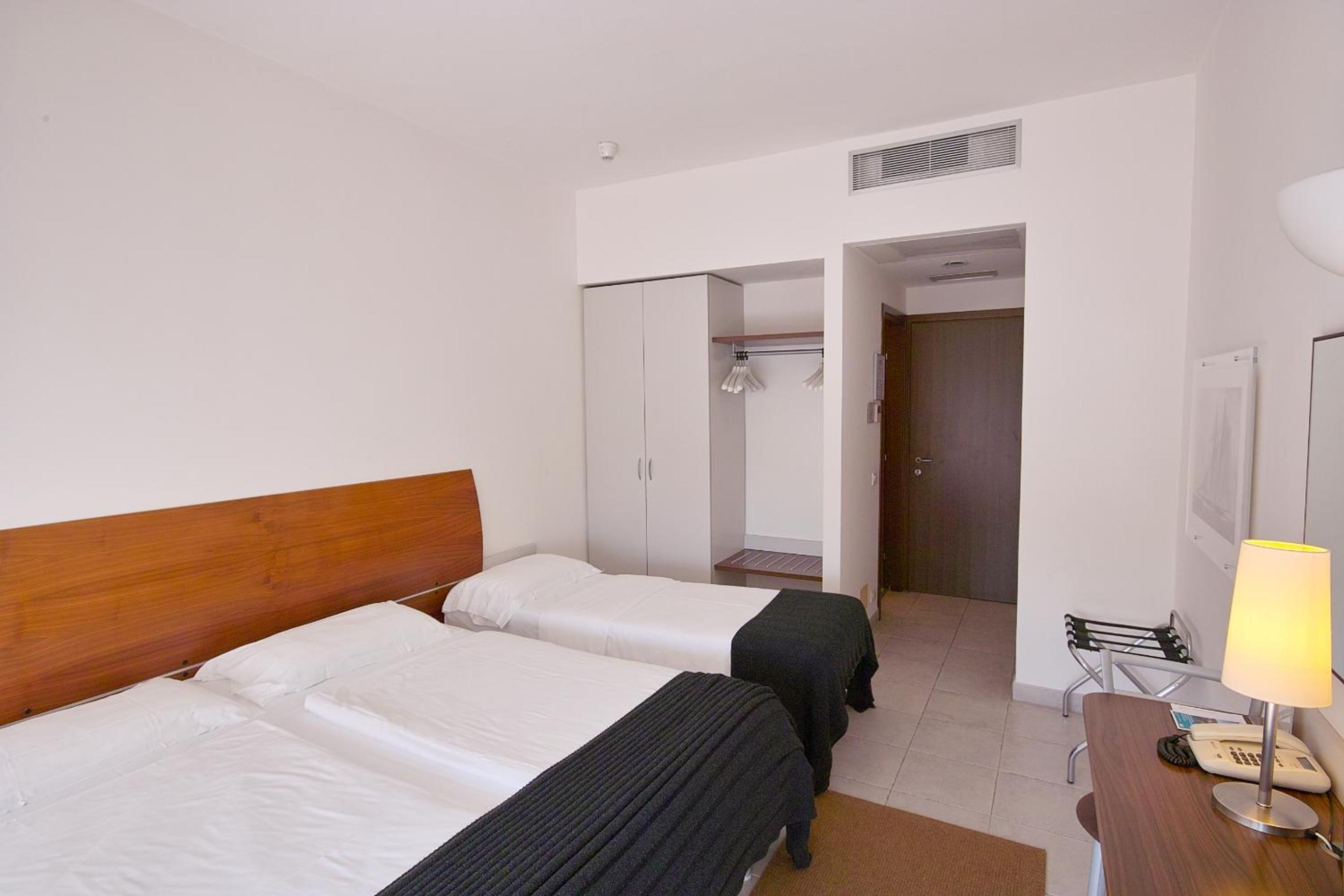 Triple Room with Terrace photo 3