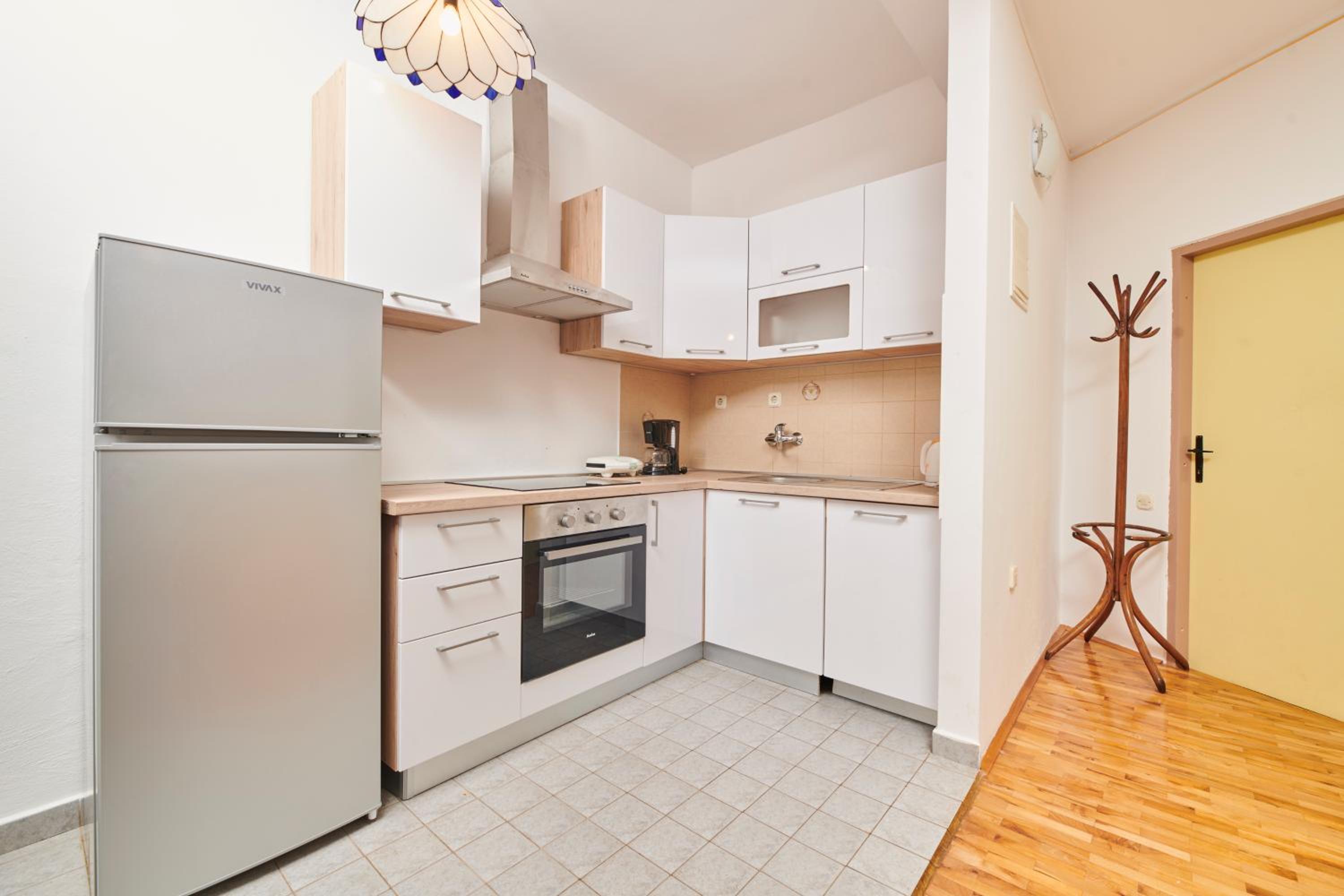 One-Bedroom Apartment - Photo 6