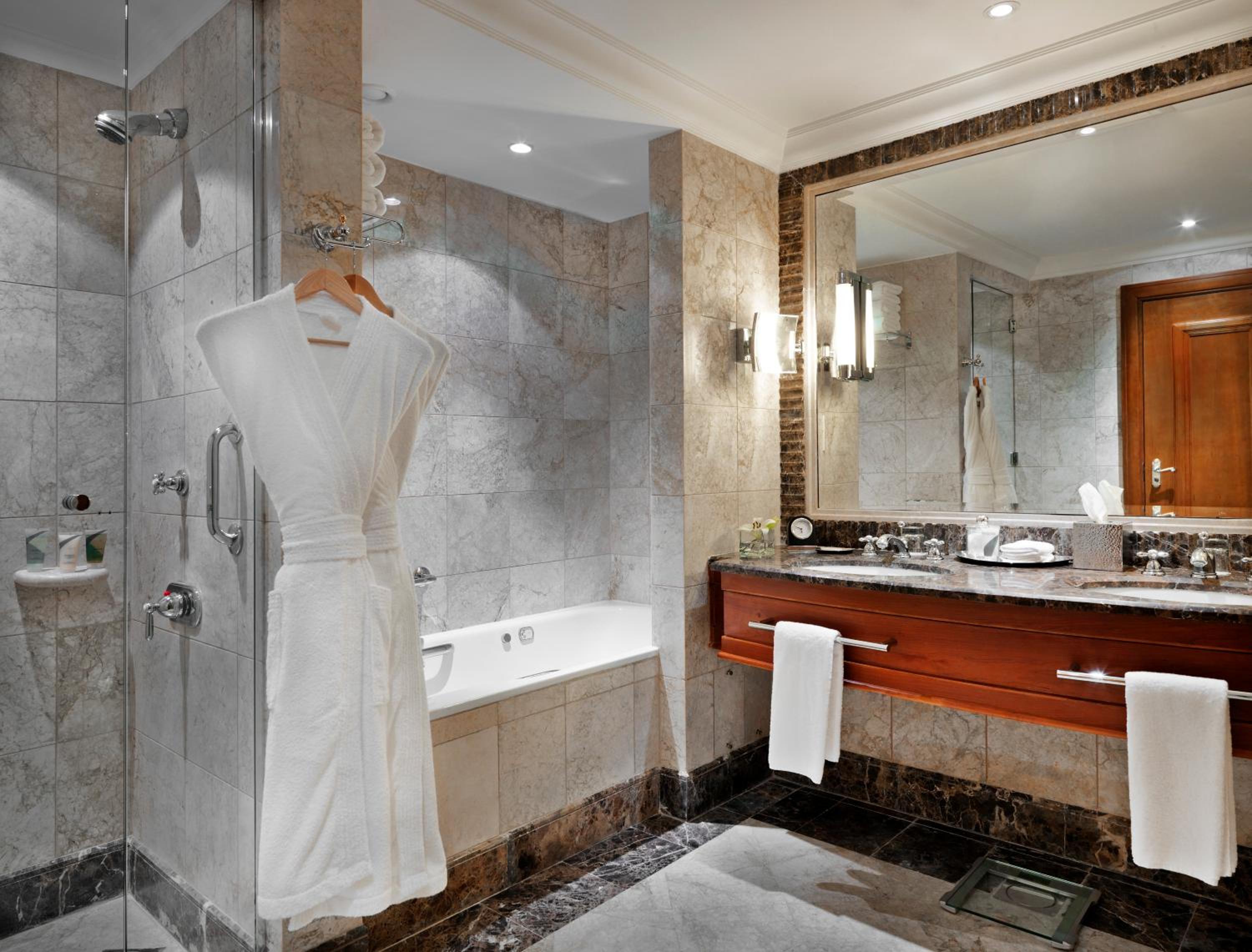 Grand King Suite - Photo 4