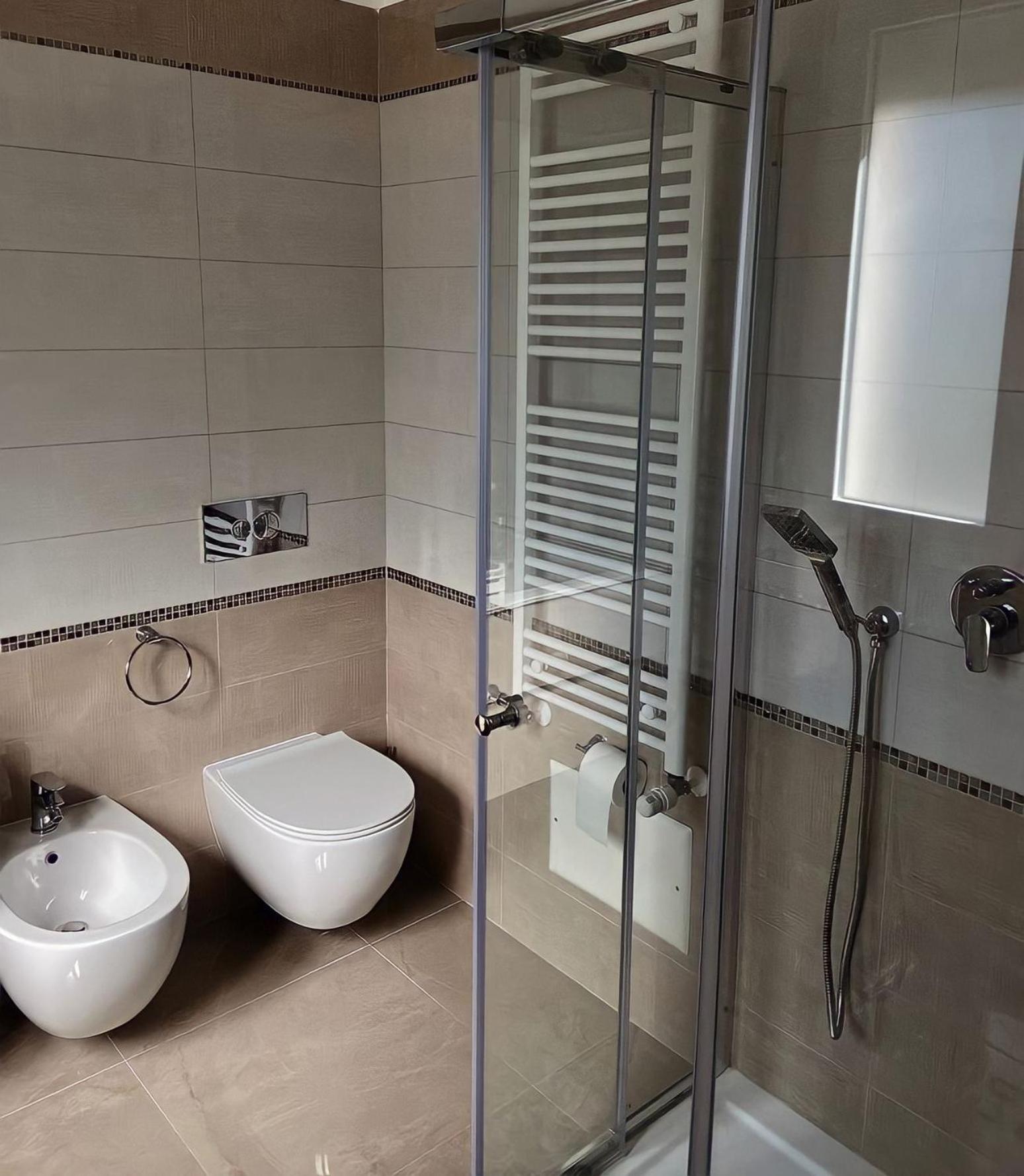 Double Room with Private External Bathroom - Photo 4