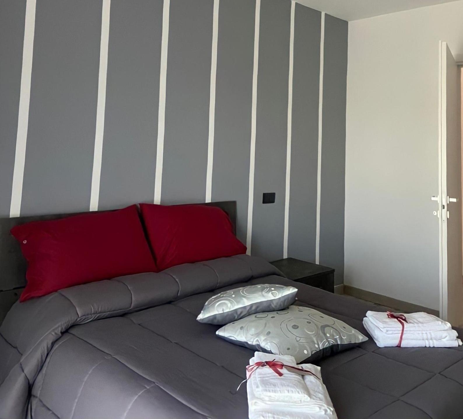 Double Room with Private External Bathroom - Photo 2