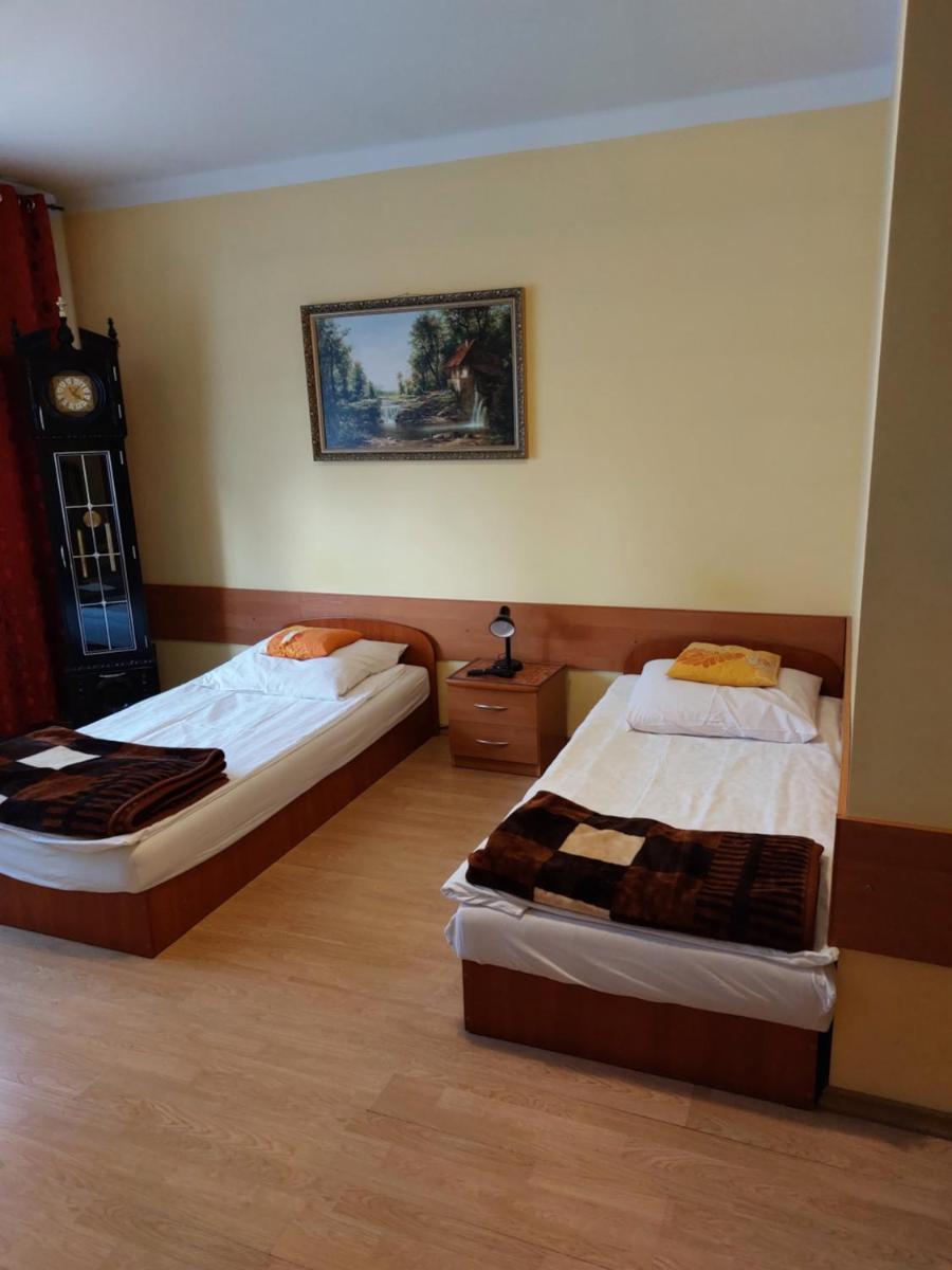 Single Room with Private Bathroom photo 1
