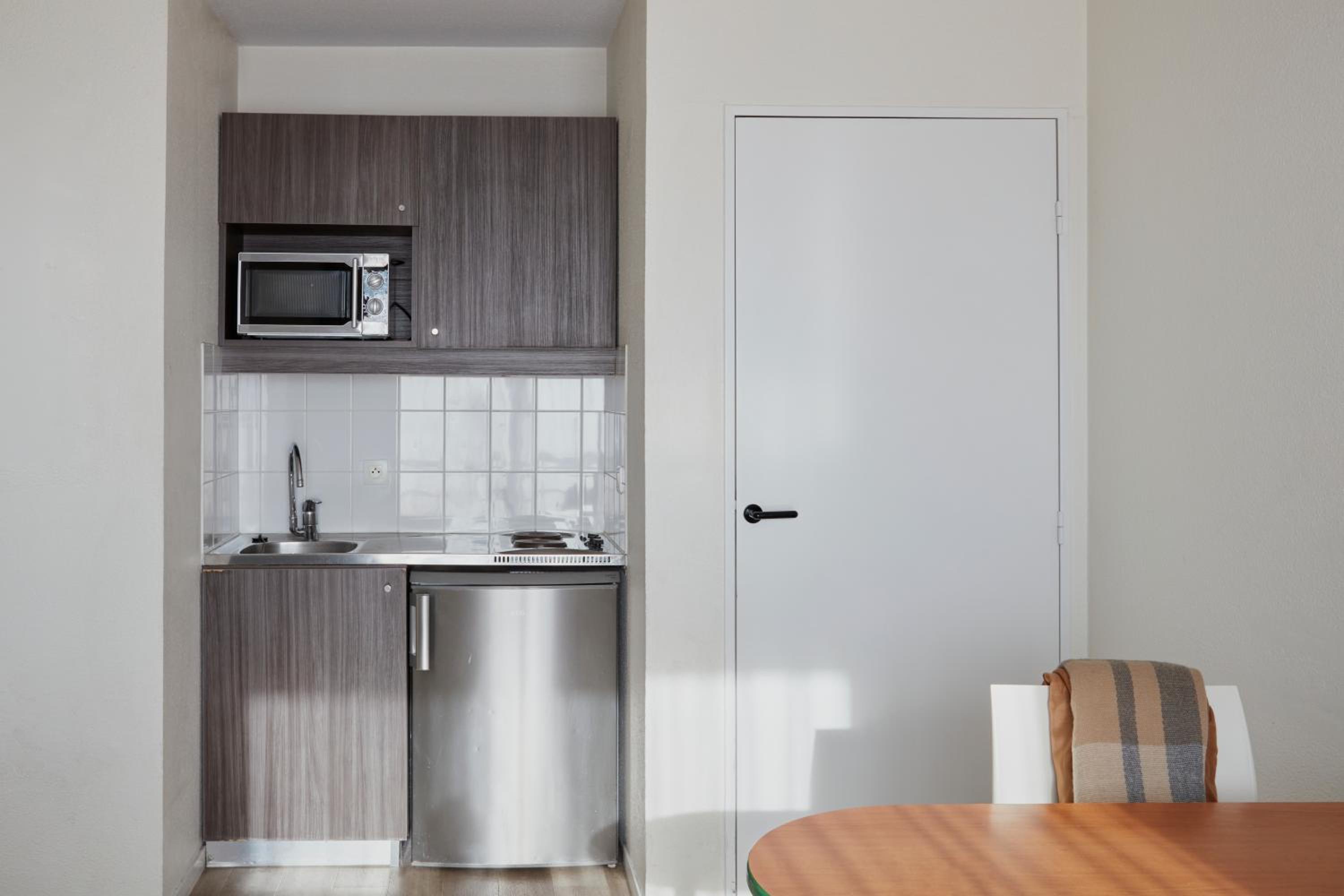 One-Bedroom Apartment (4 Adults) - Photo 9