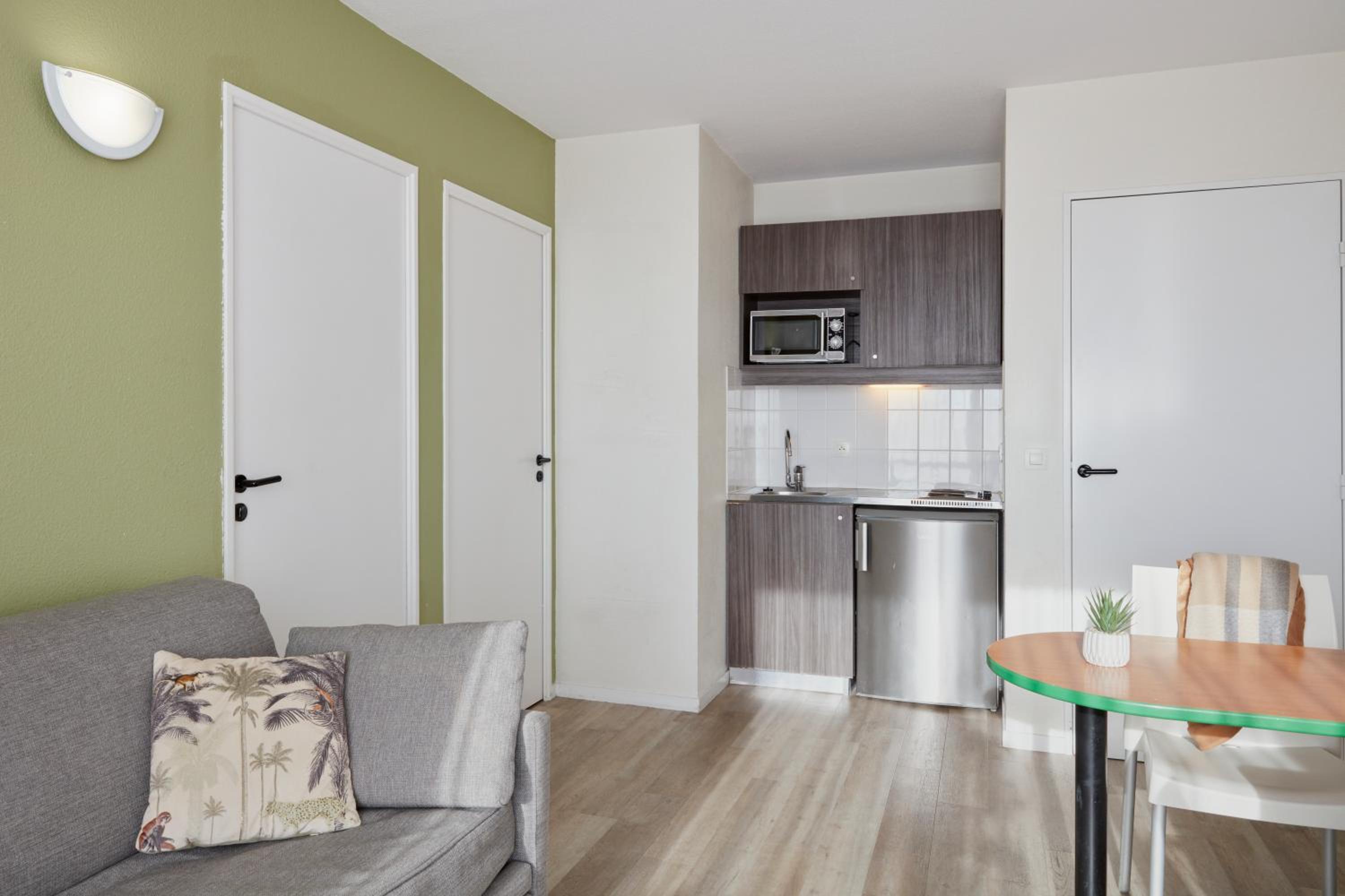 One-Bedroom Apartment (4 Adults) - Photo 3