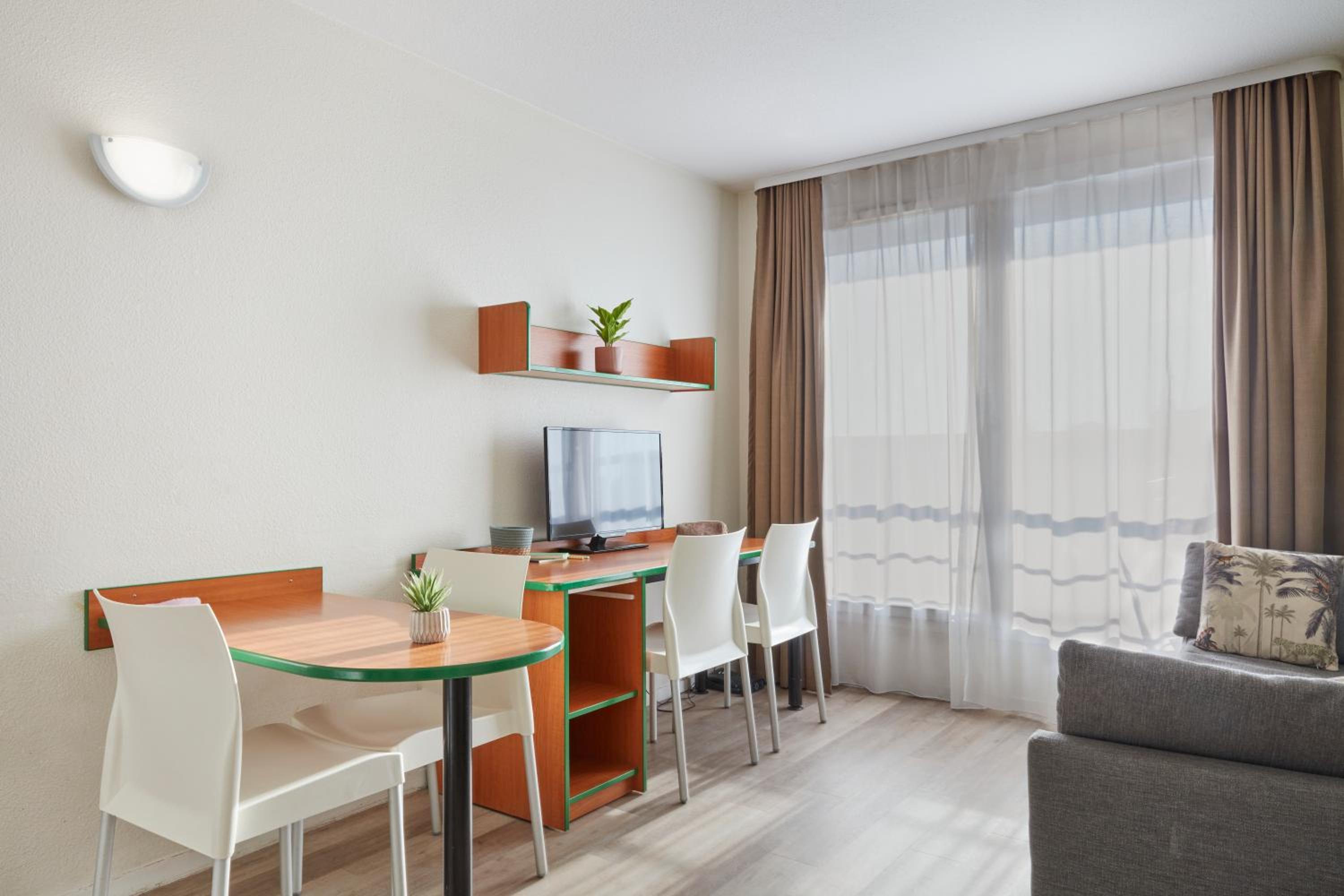 One-Bedroom Apartment (4 Adults) - Photo 2