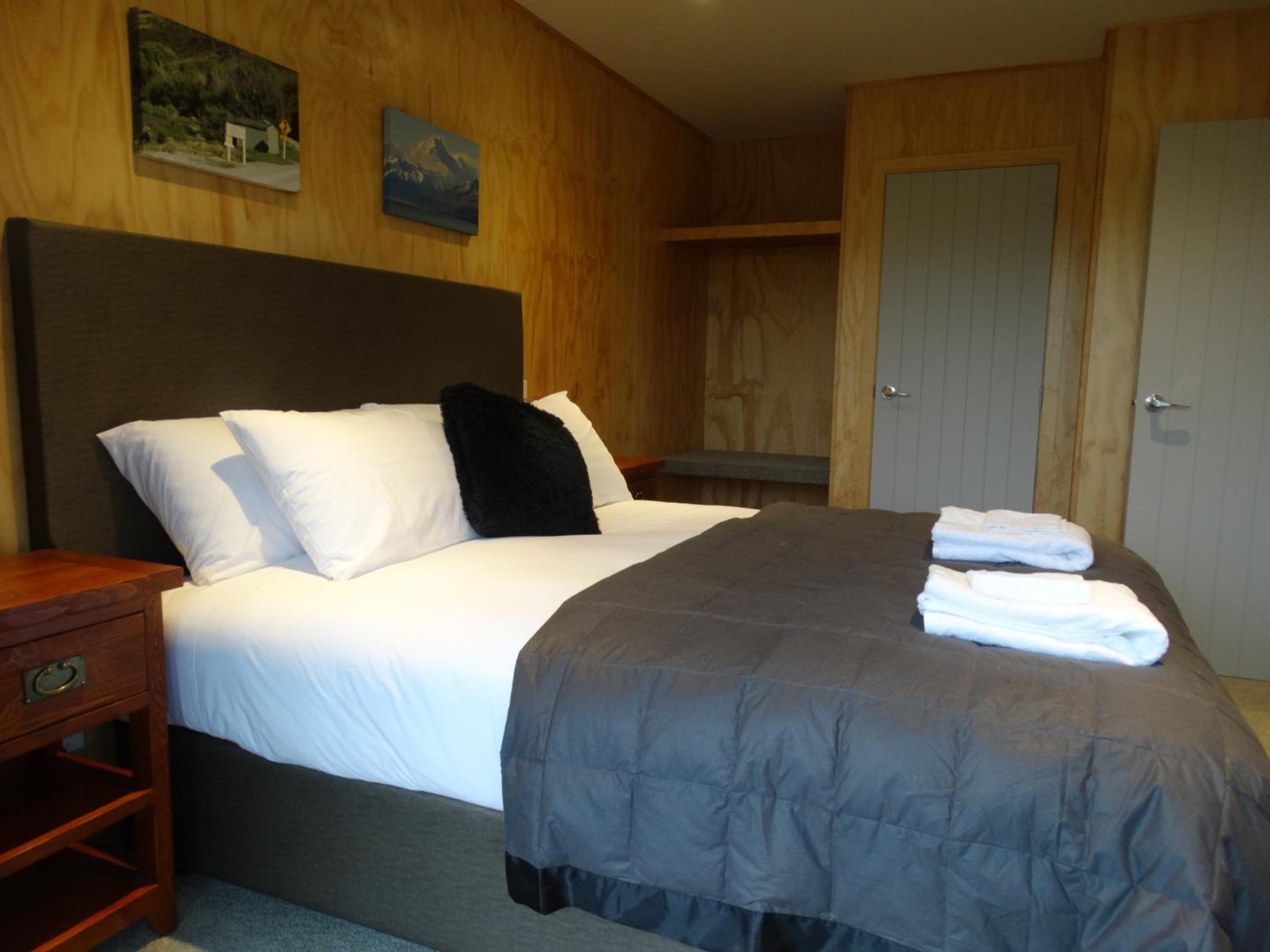 Two-Bedroom Cottage - Photo 1