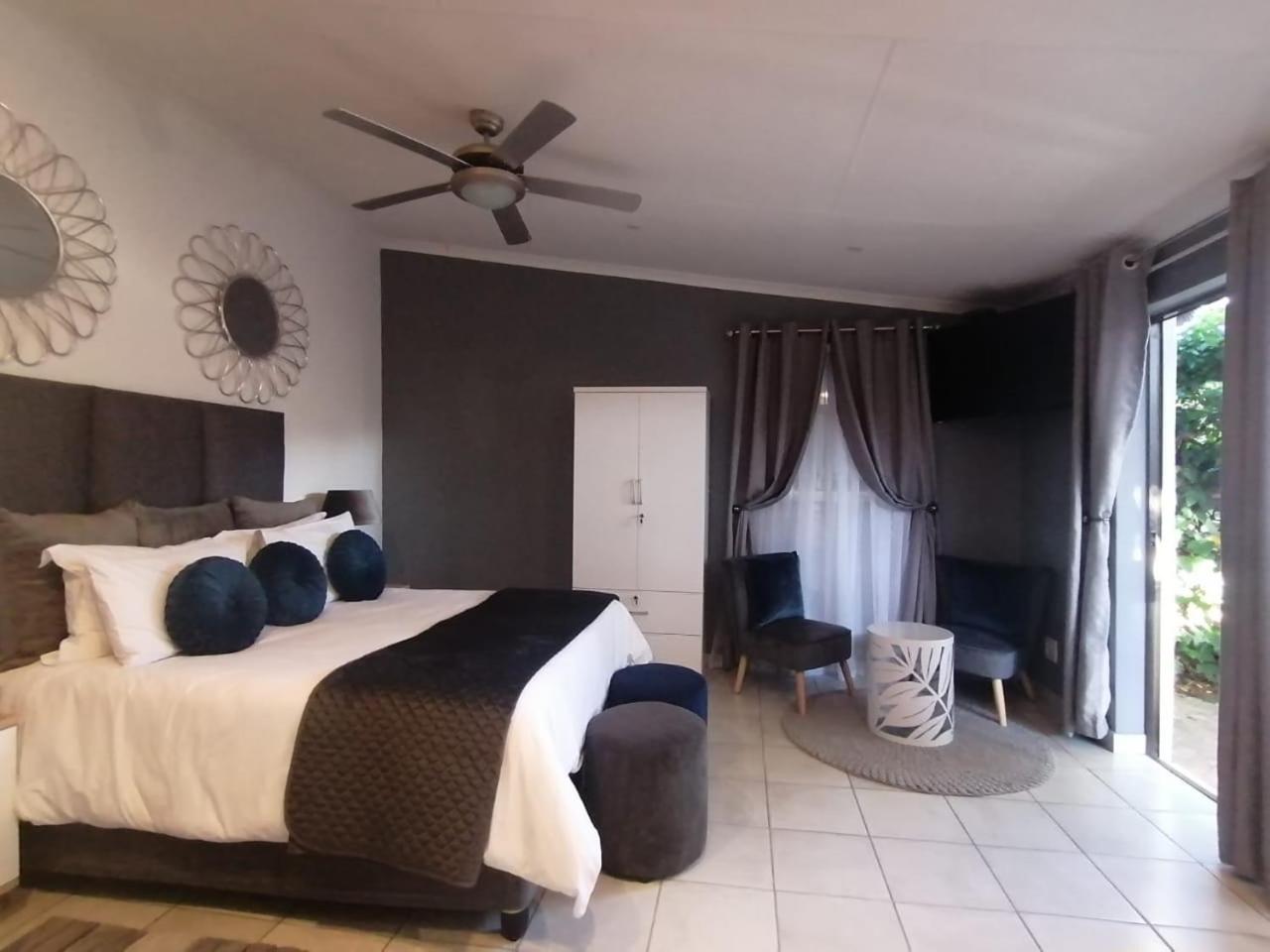 Suite - Photo 2