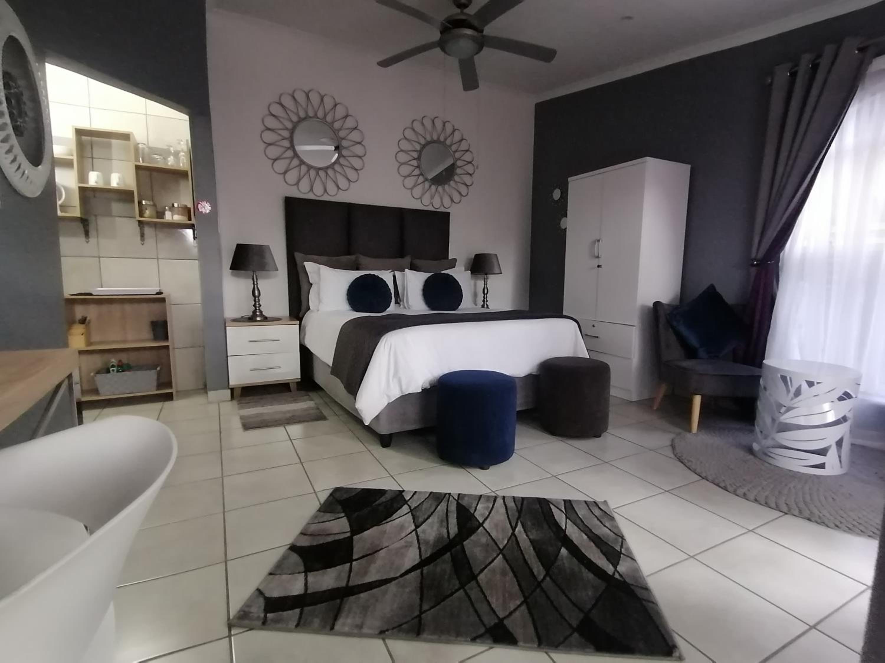 Suite - Photo 7